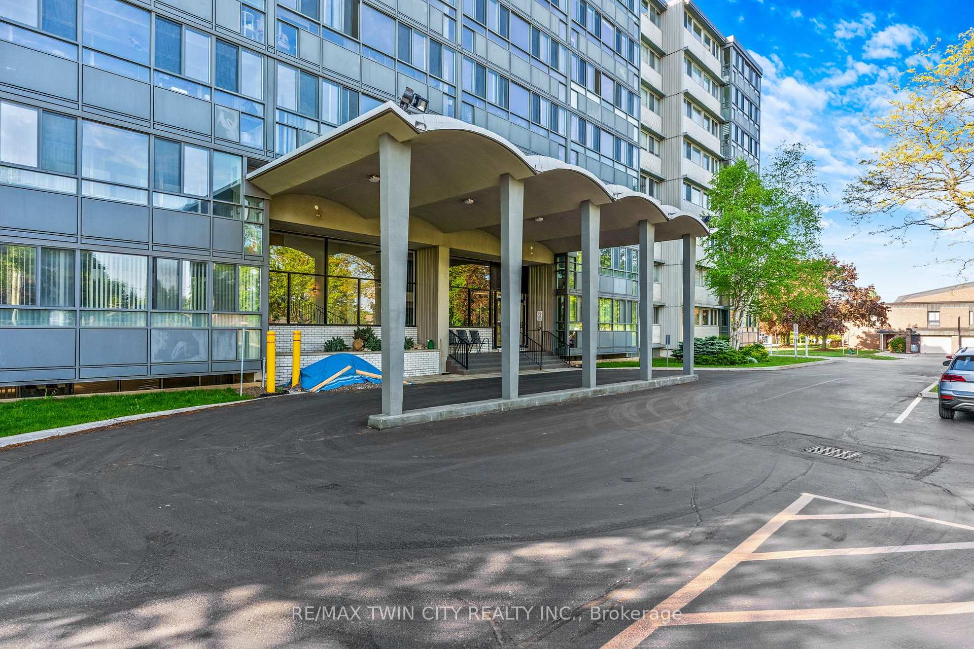 Photo 3 of Unit 306, 24 Midland Drive, Kitchener, Stanley Park — HOMEH