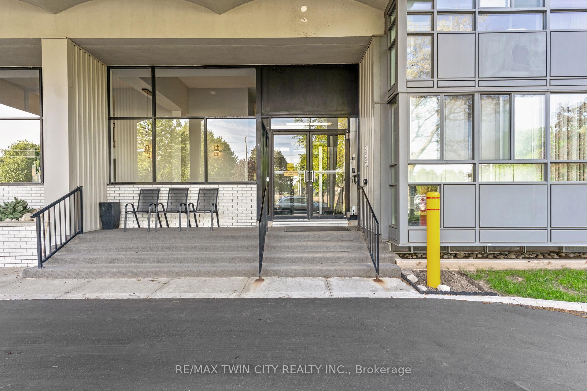 Photo 4 of Unit 306, 24 Midland Drive, Kitchener, Stanley Park — HOMEH
