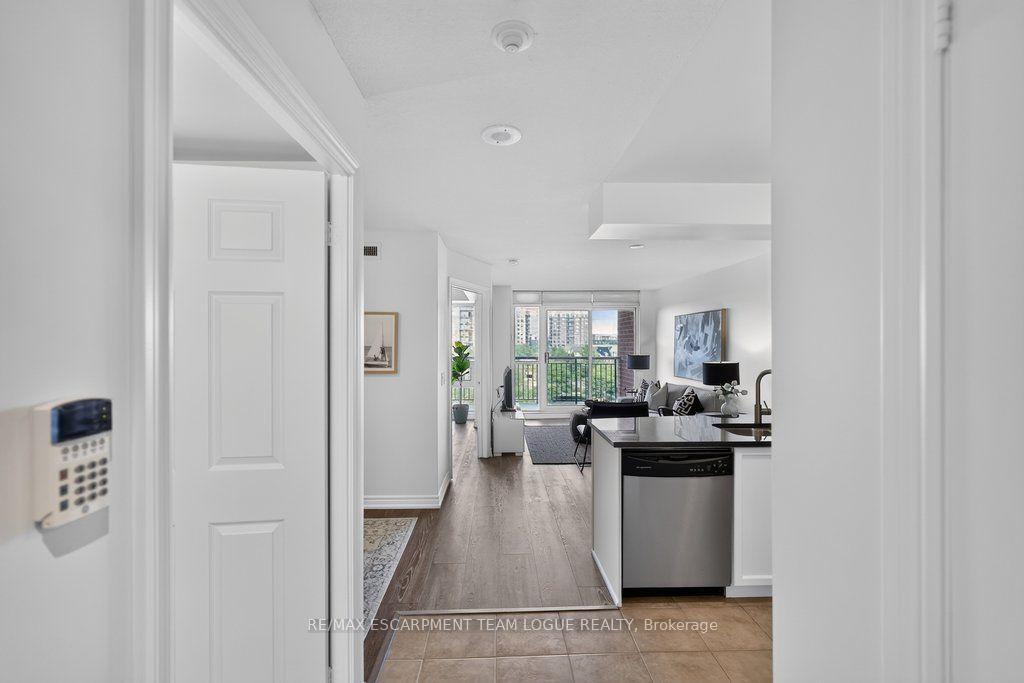 Photo 3 of Unit 604, 2325 Central Park Drive, Oakville, River Oaks — HOMEH
