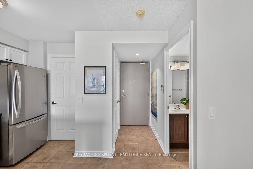Photo 4 of Unit 604, 2325 Central Park Drive, Oakville, River Oaks — HOMEH