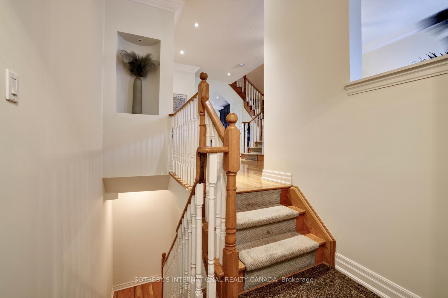 Photo 3 of 112 Waterside Drive, Mississauga, Port Credit — HOMEH
