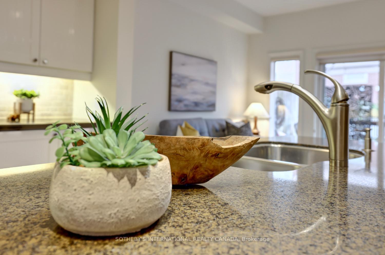 Photo 31 of 112 Waterside Drive, Mississauga, Port Credit — HOMEH