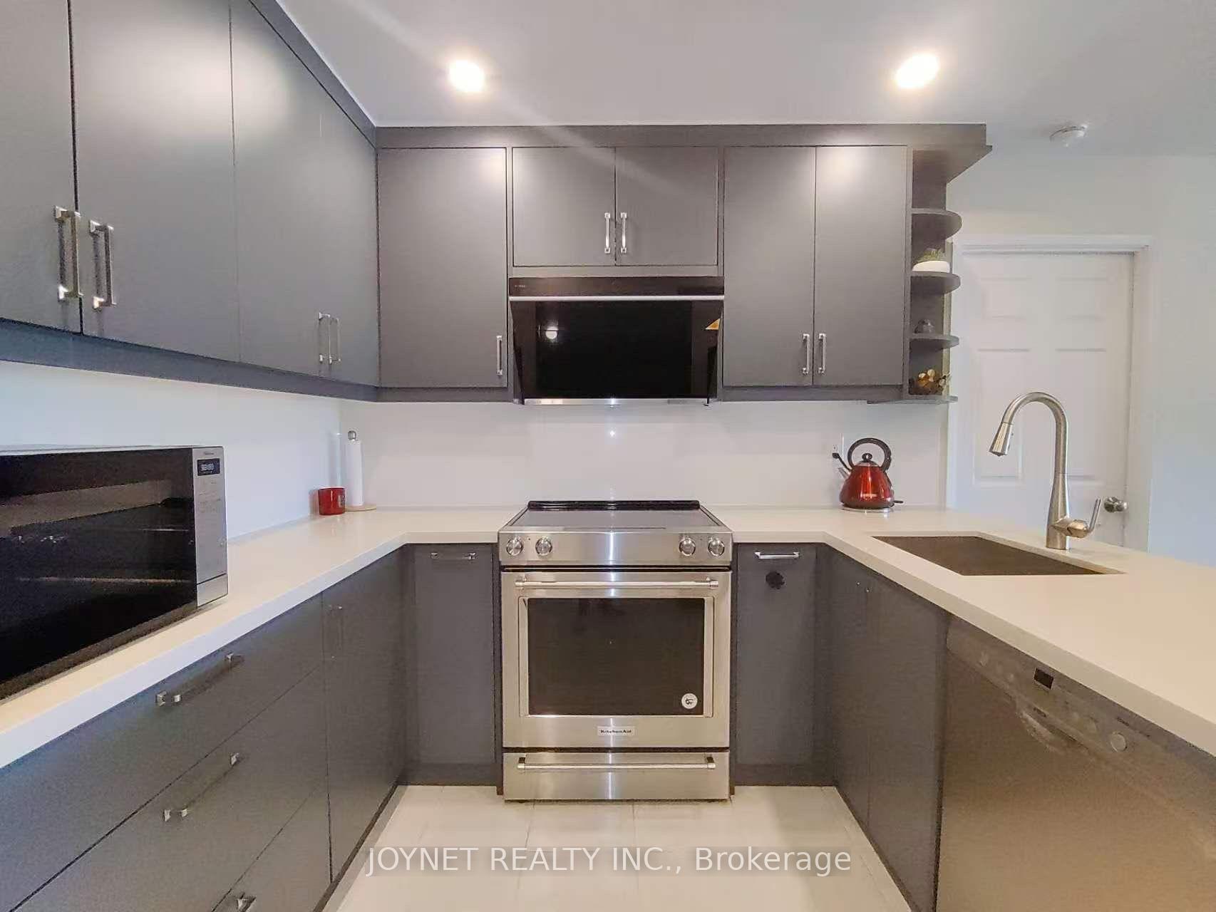 Photo 5 of Unit 721, 309 Major Mackenzie Drive E, Richmond Hill, Harding — HOMEH