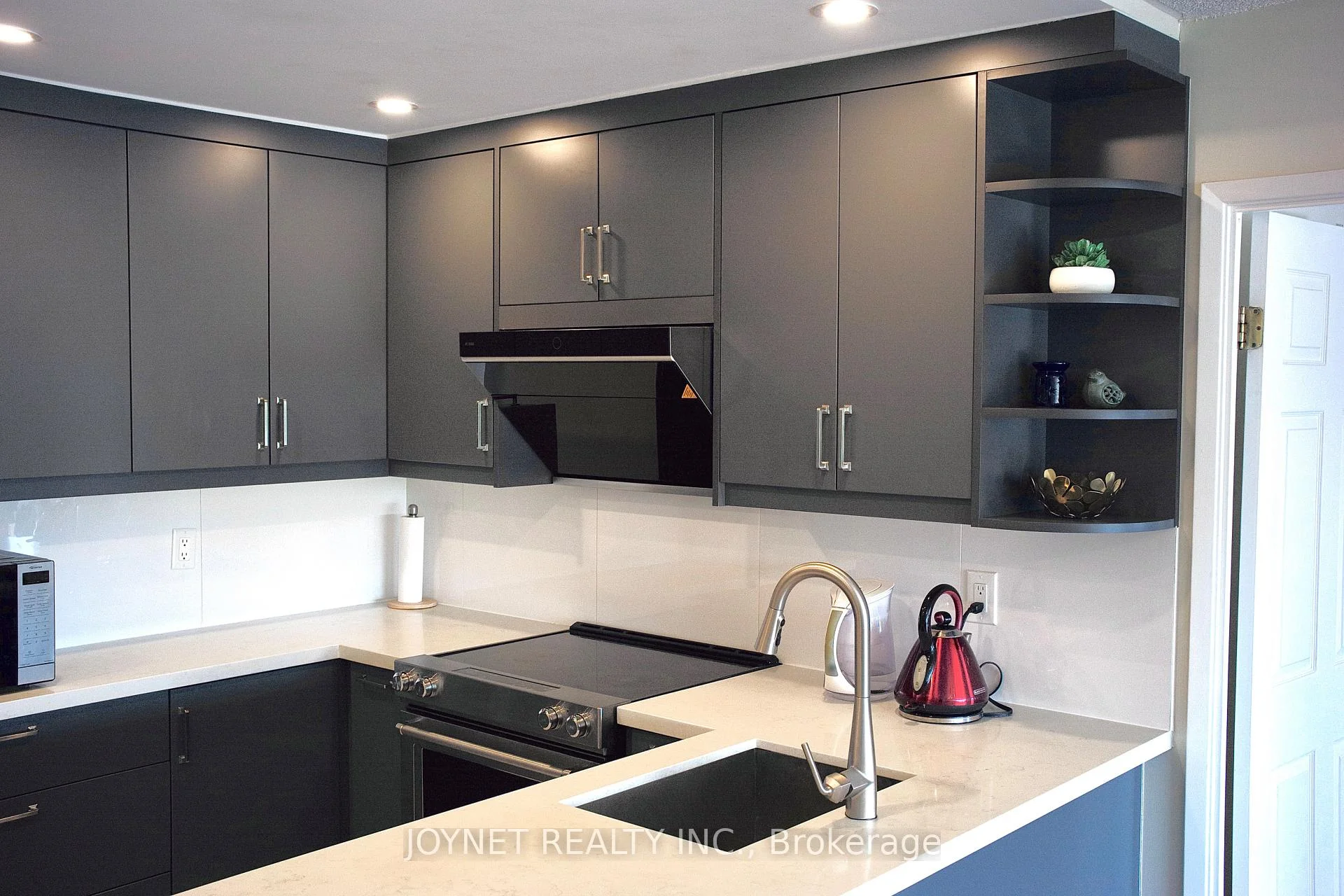 Photo 4 of Unit 721, 309 Major Mackenzie Drive E, Richmond Hill, Harding — HOMEH