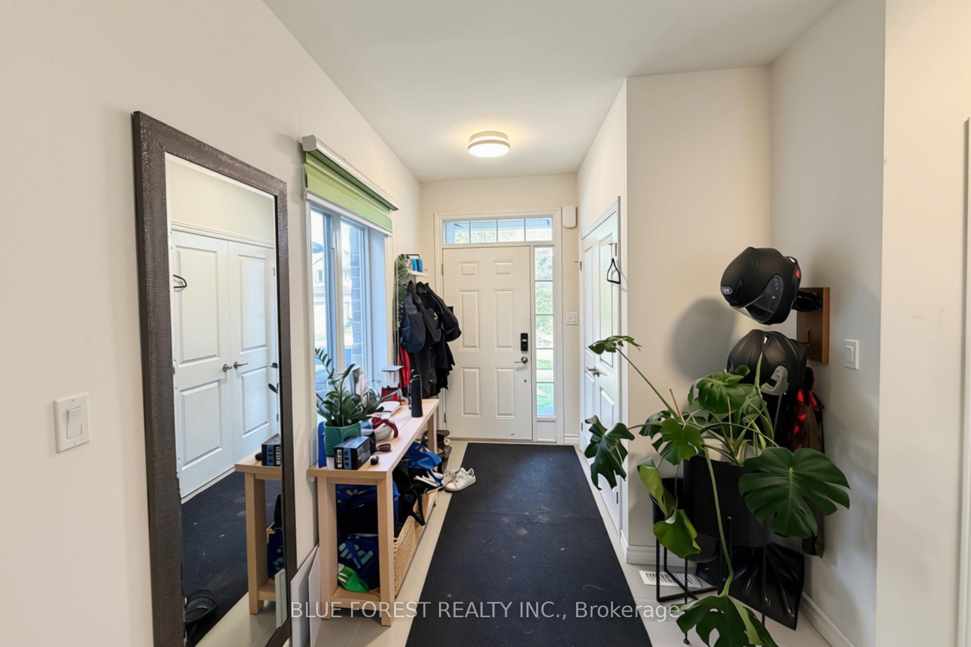 Photo 3 of 3584 Singleton Avenue, London, South W — HOMEH