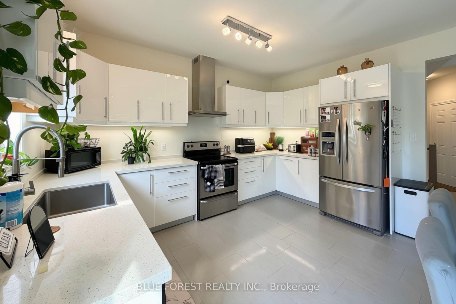Photo 5 of 3584 Singleton Avenue, London, South W — HOMEH