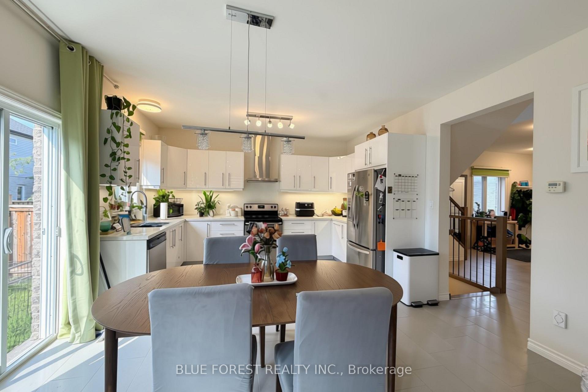 Photo 6 of 3584 Singleton Avenue, London, South W — HOMEH