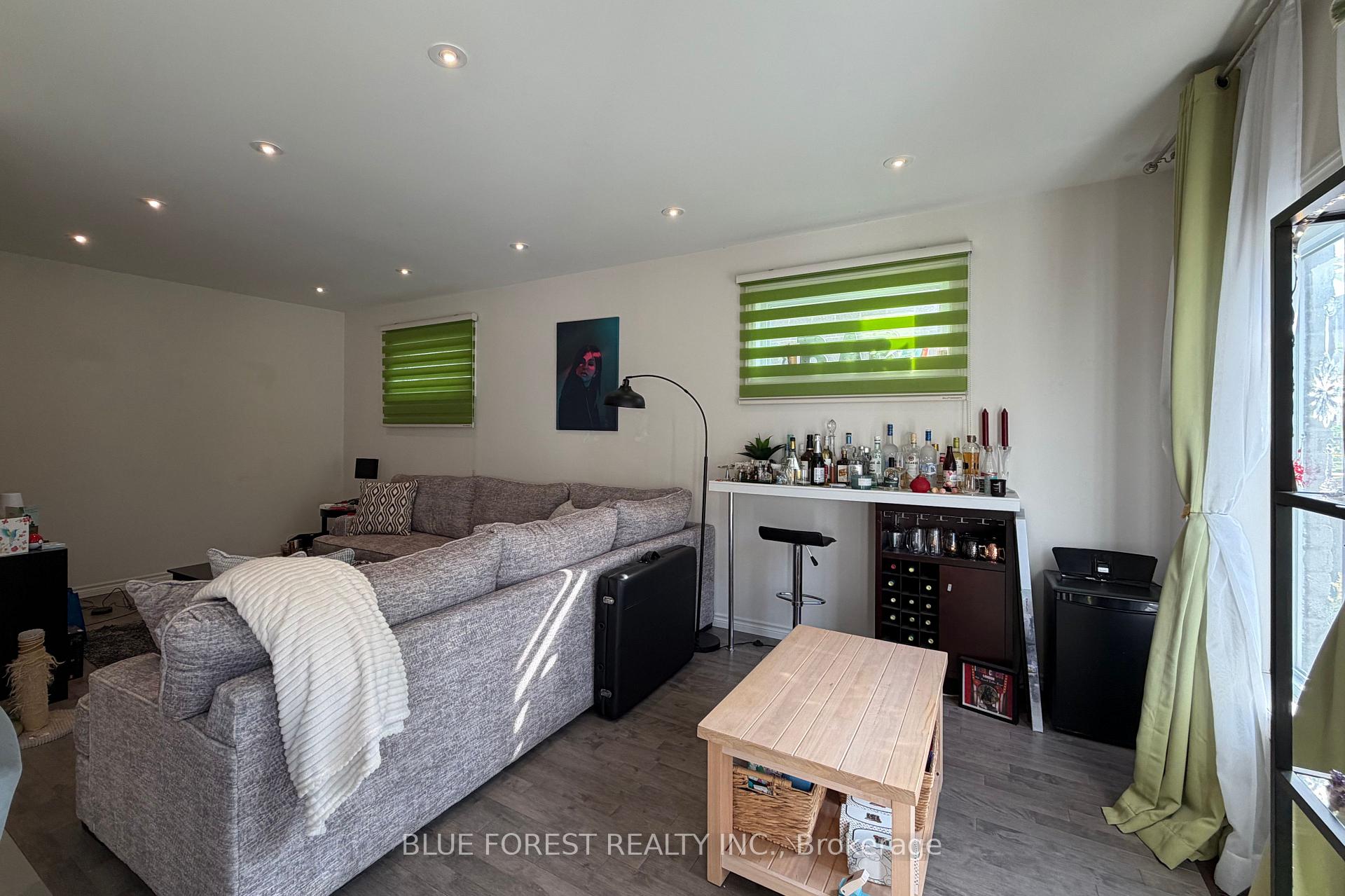 Photo 8 of 3584 Singleton Avenue, London, South W — HOMEH