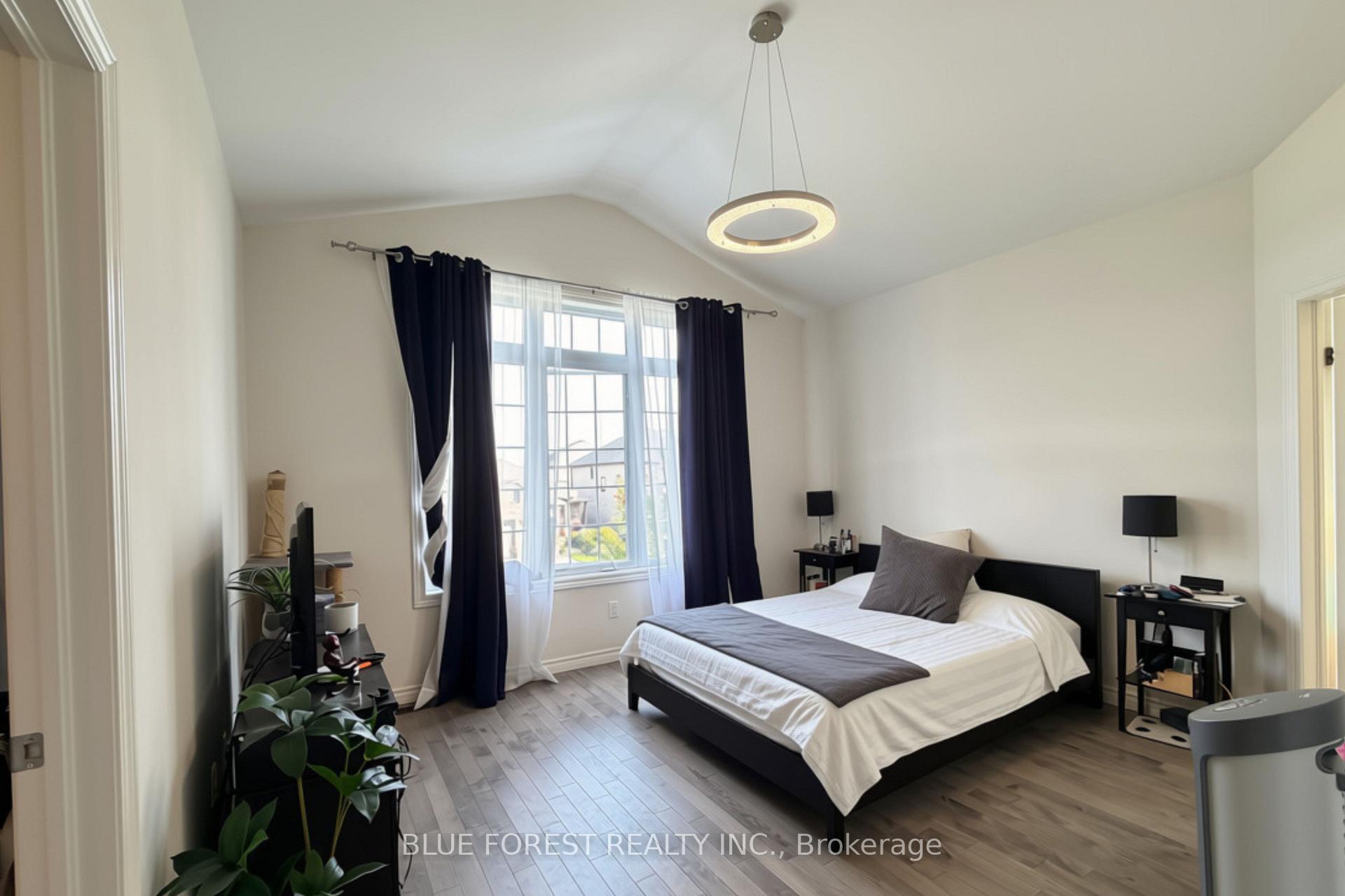 Photo 10 of 3584 Singleton Avenue, London, South W — HOMEH