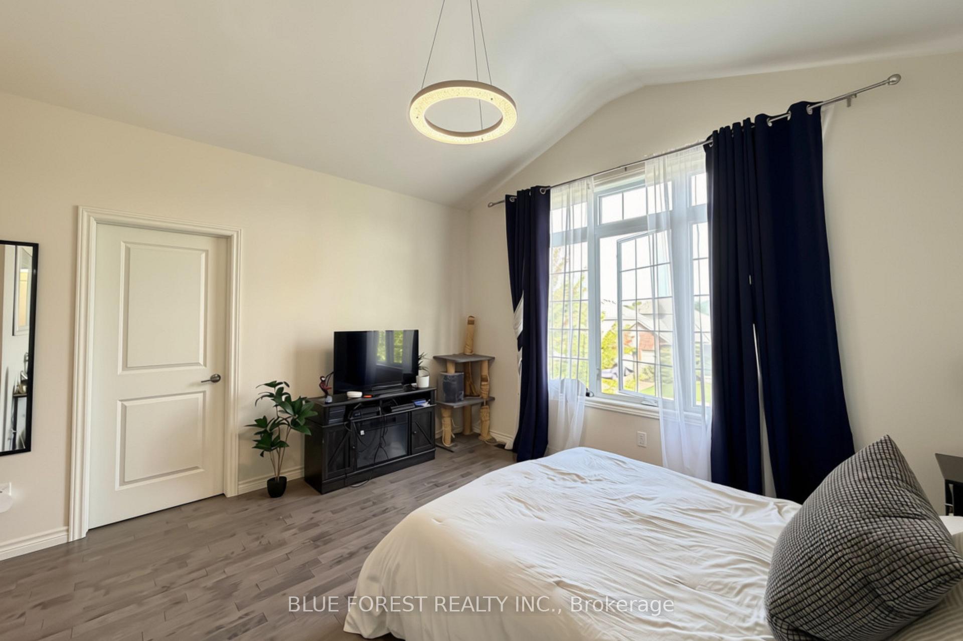 Photo 11 of 3584 Singleton Avenue, London, South W — HOMEH
