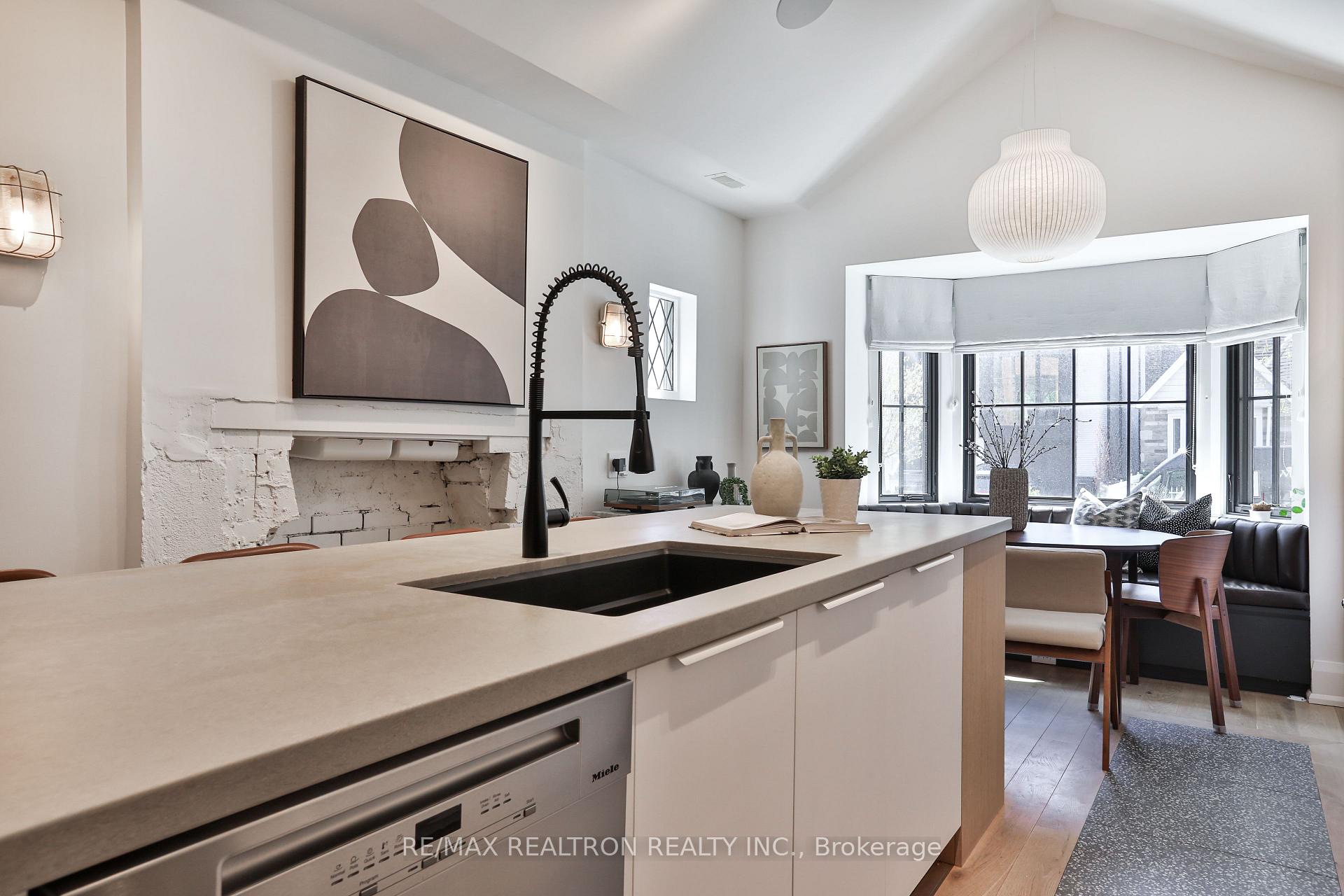 Photo 10 of 46 Gloucester Grove, Toronto, Humewood-Cedarvale — HOMEH