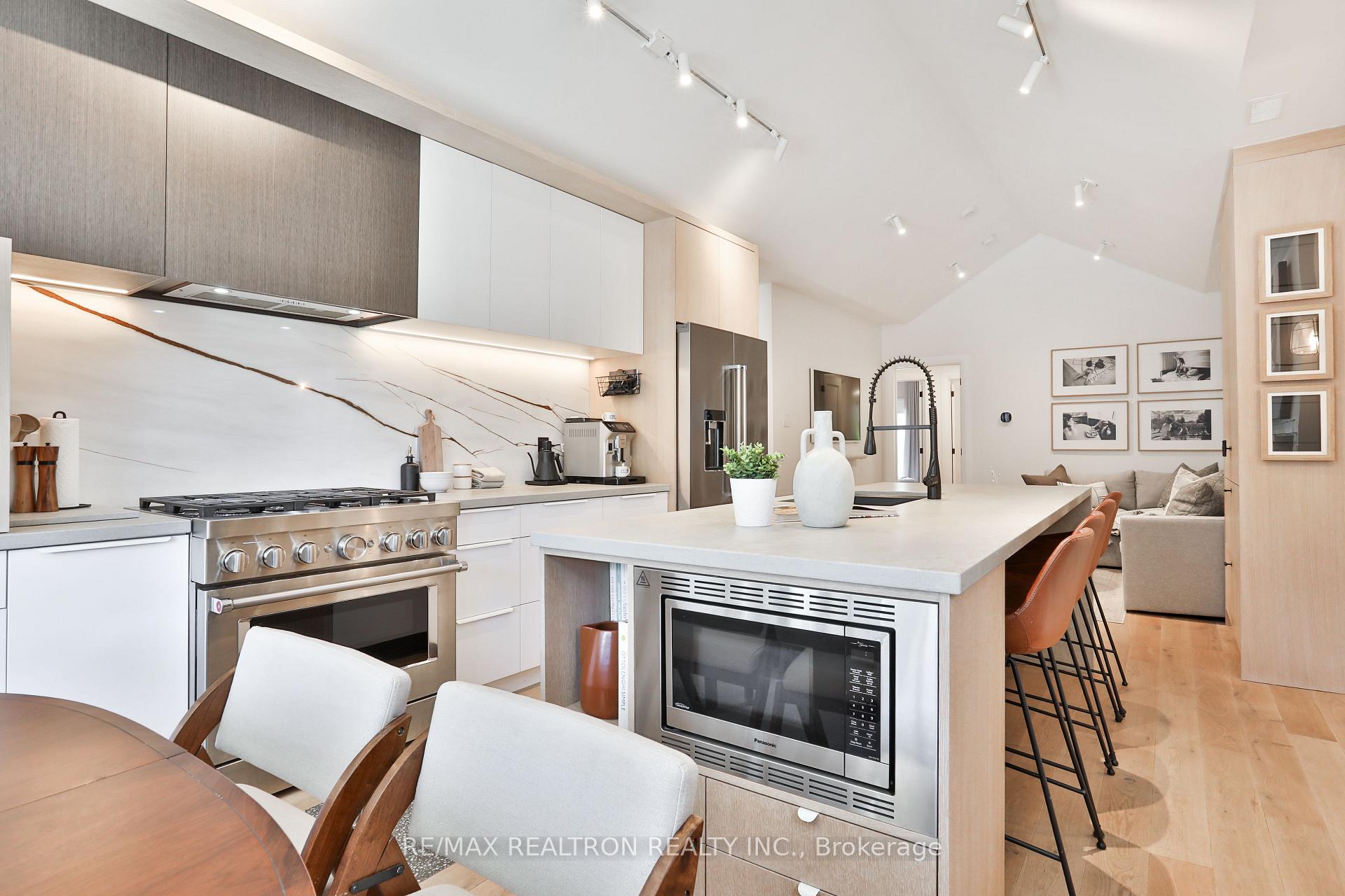 Photo 21 of 46 Gloucester Grove, Toronto, Humewood-Cedarvale — HOMEH