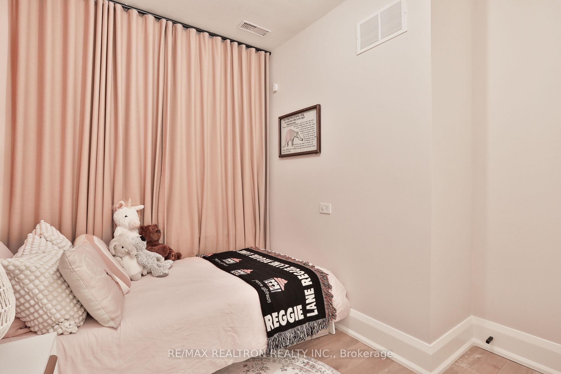 Photo 26 of 46 Gloucester Grove, Toronto, Humewood-Cedarvale — HOMEH