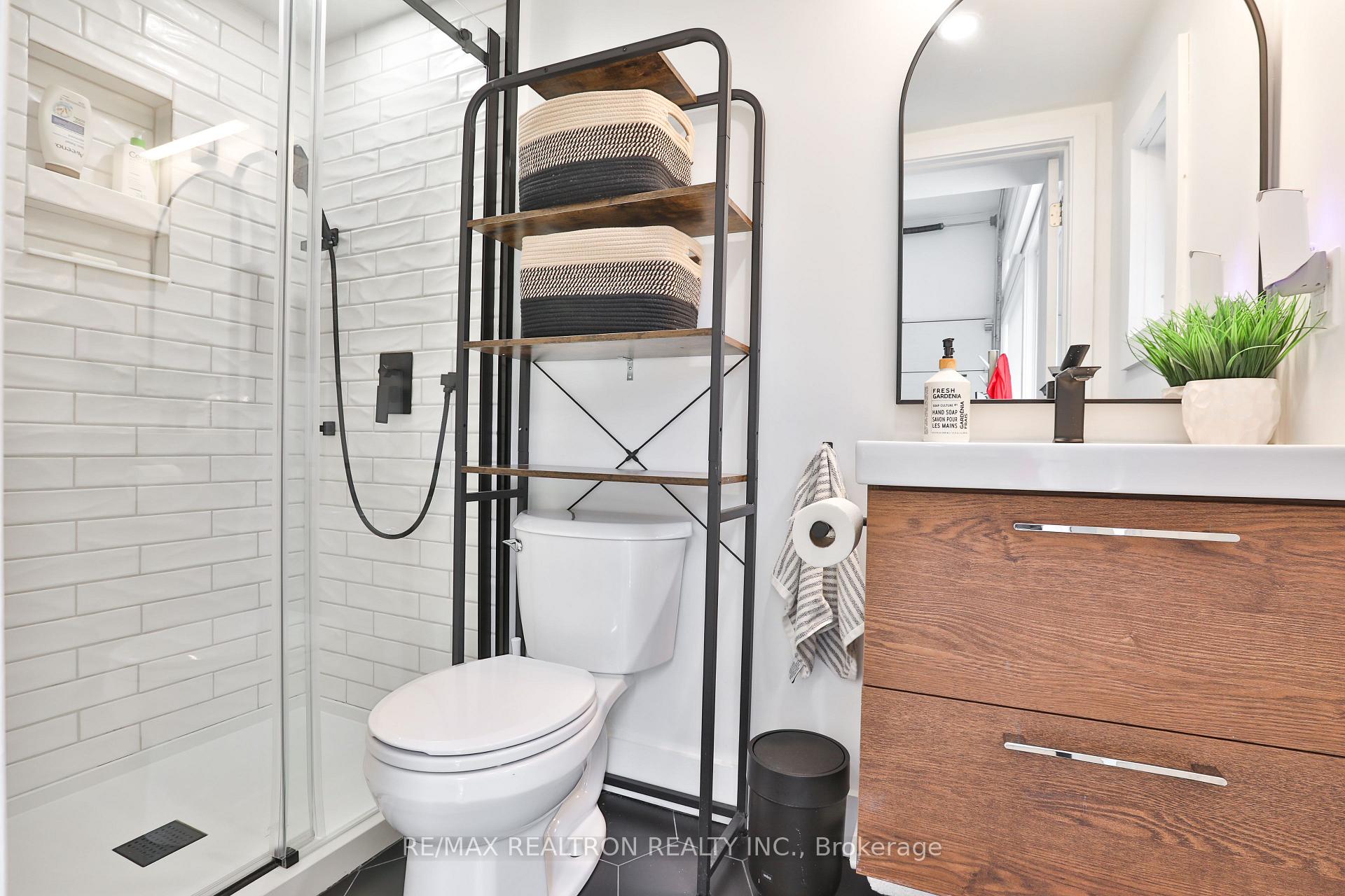 Photo 38 of 46 Gloucester Grove, Toronto, Humewood-Cedarvale — HOMEH