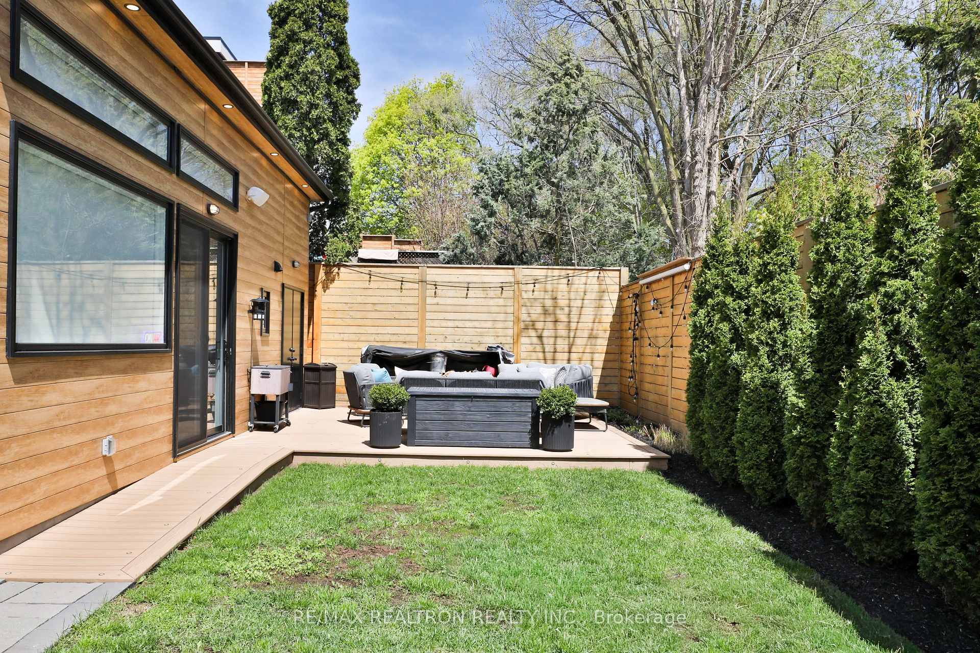 Photo 40 of 46 Gloucester Grove, Toronto, Humewood-Cedarvale — HOMEH