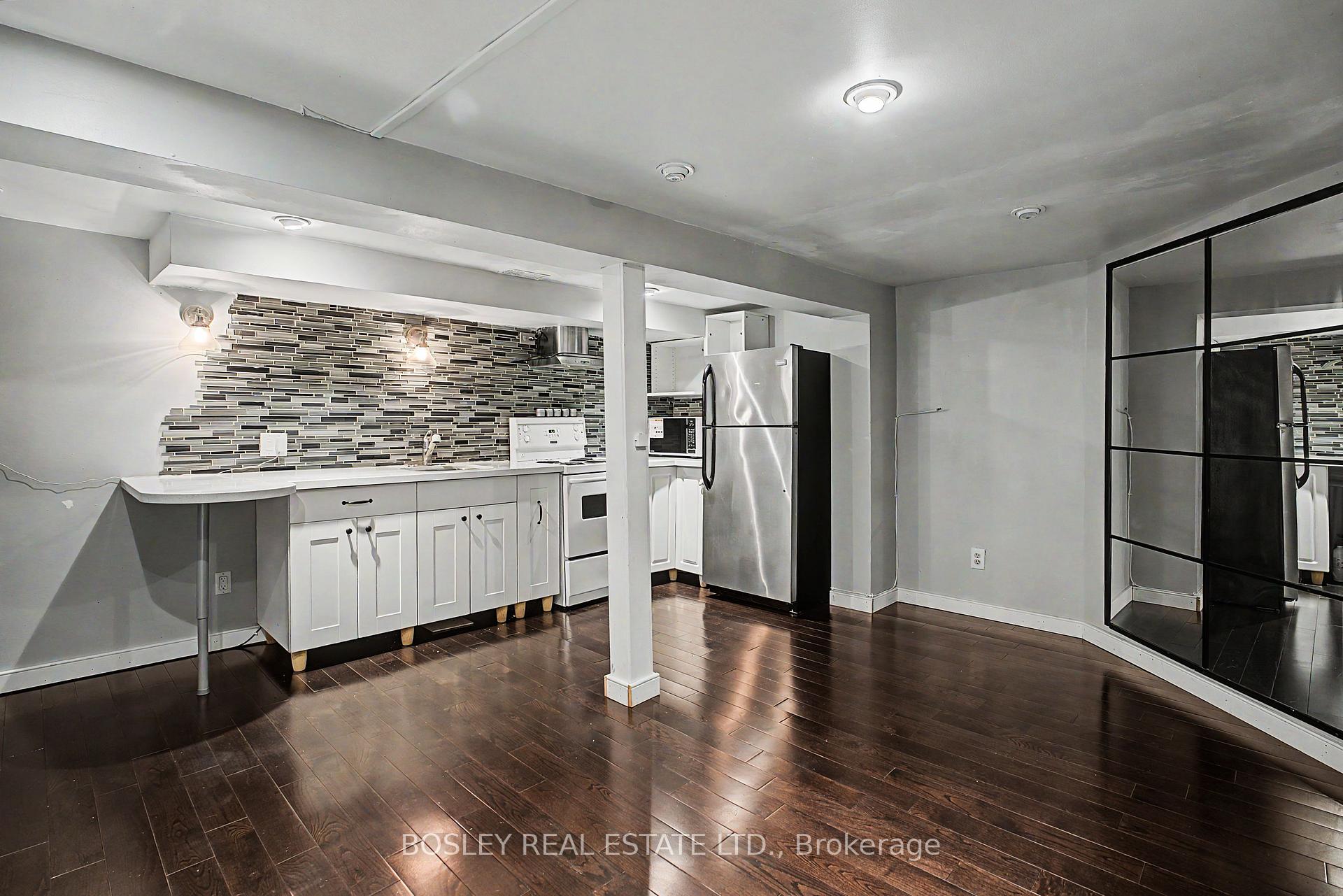 Photo 4 of Unit Lower, 254 Broadway Avenue, Toronto, Mount Pleasant East — HOMEH