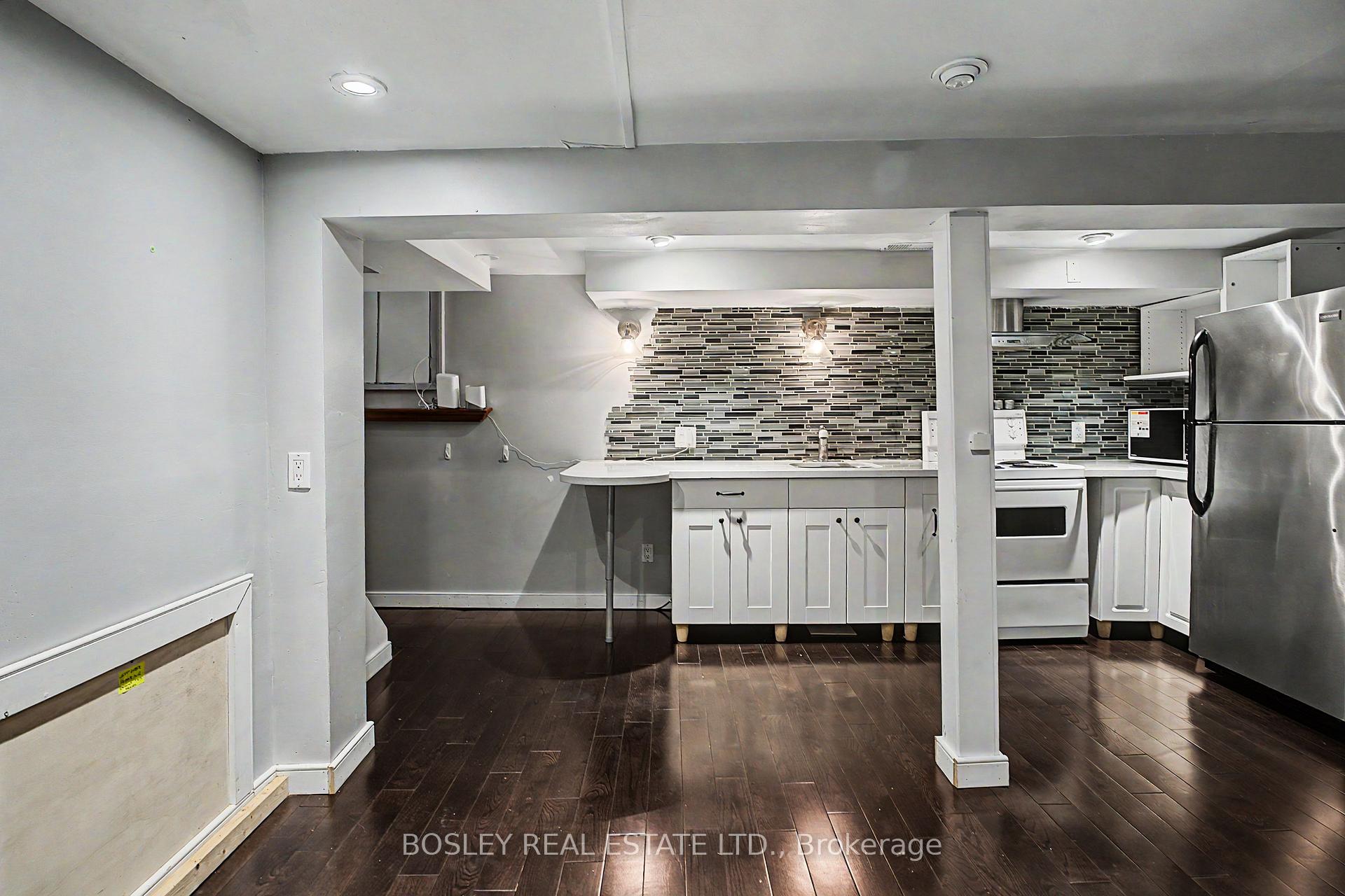 Photo 5 of Unit Lower, 254 Broadway Avenue, Toronto, Mount Pleasant East — HOMEH
