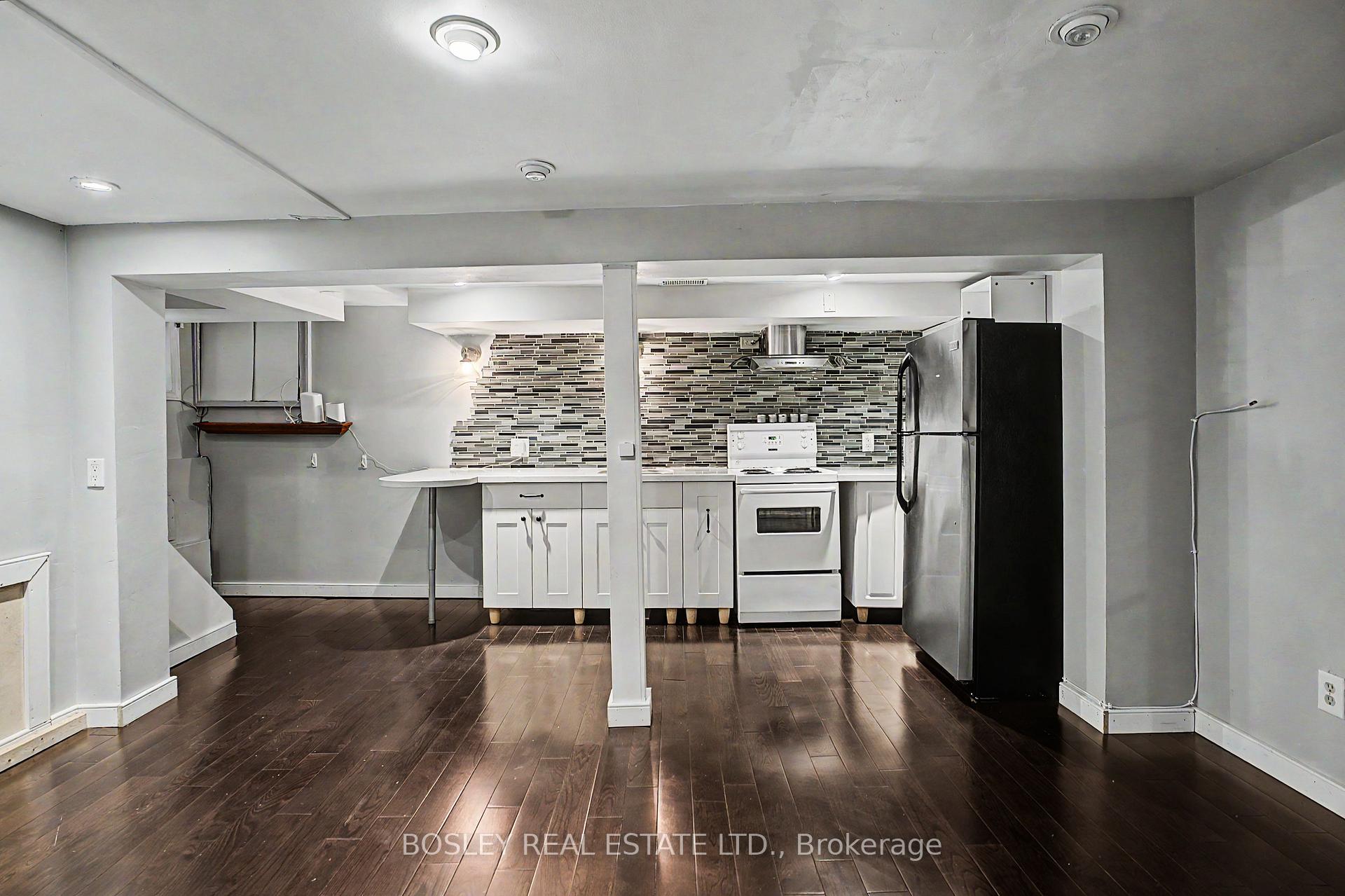 Photo 6 of Unit Lower, 254 Broadway Avenue, Toronto, Mount Pleasant East — HOMEH
