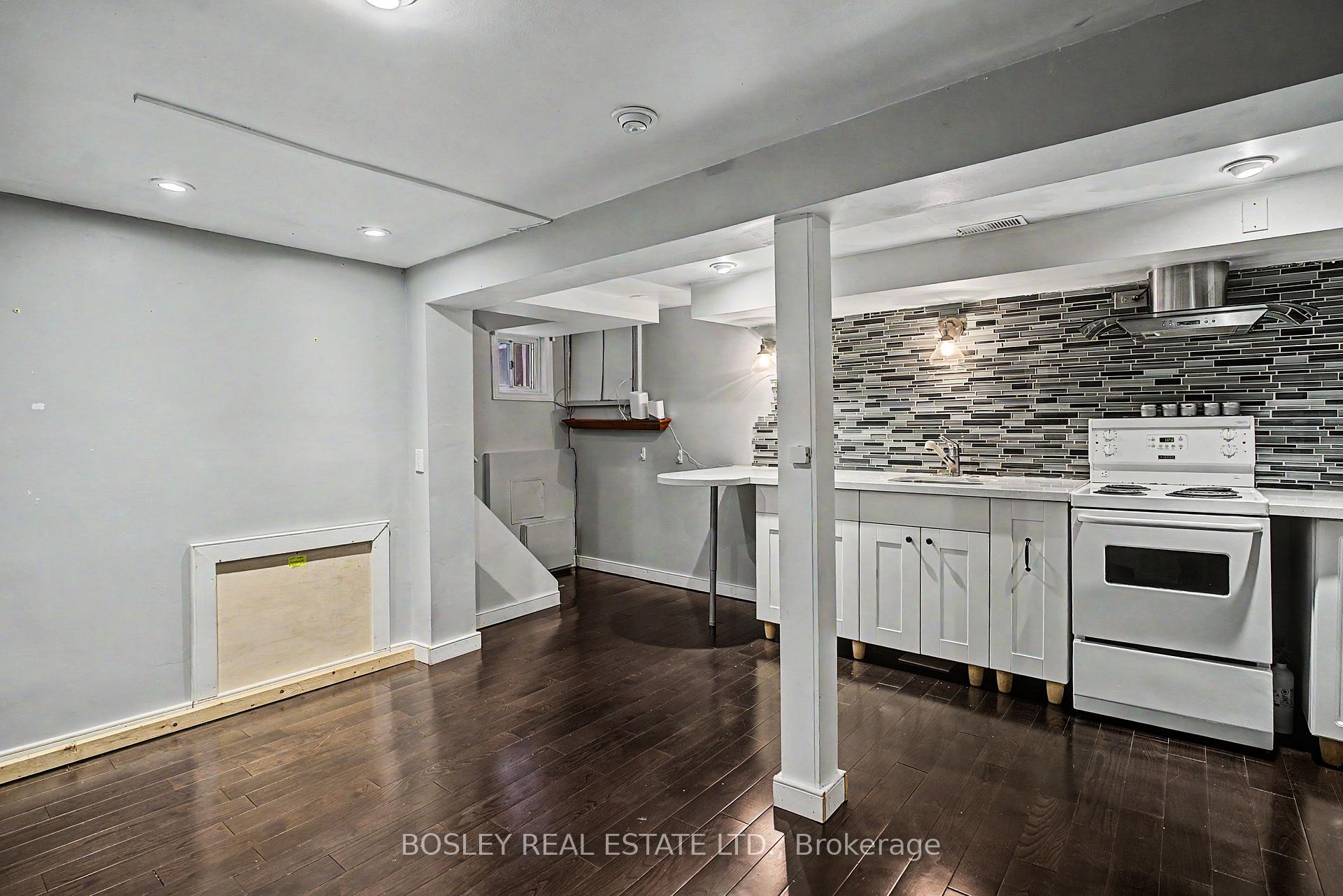 Photo 7 of Unit Lower, 254 Broadway Avenue, Toronto, Mount Pleasant East — HOMEH
