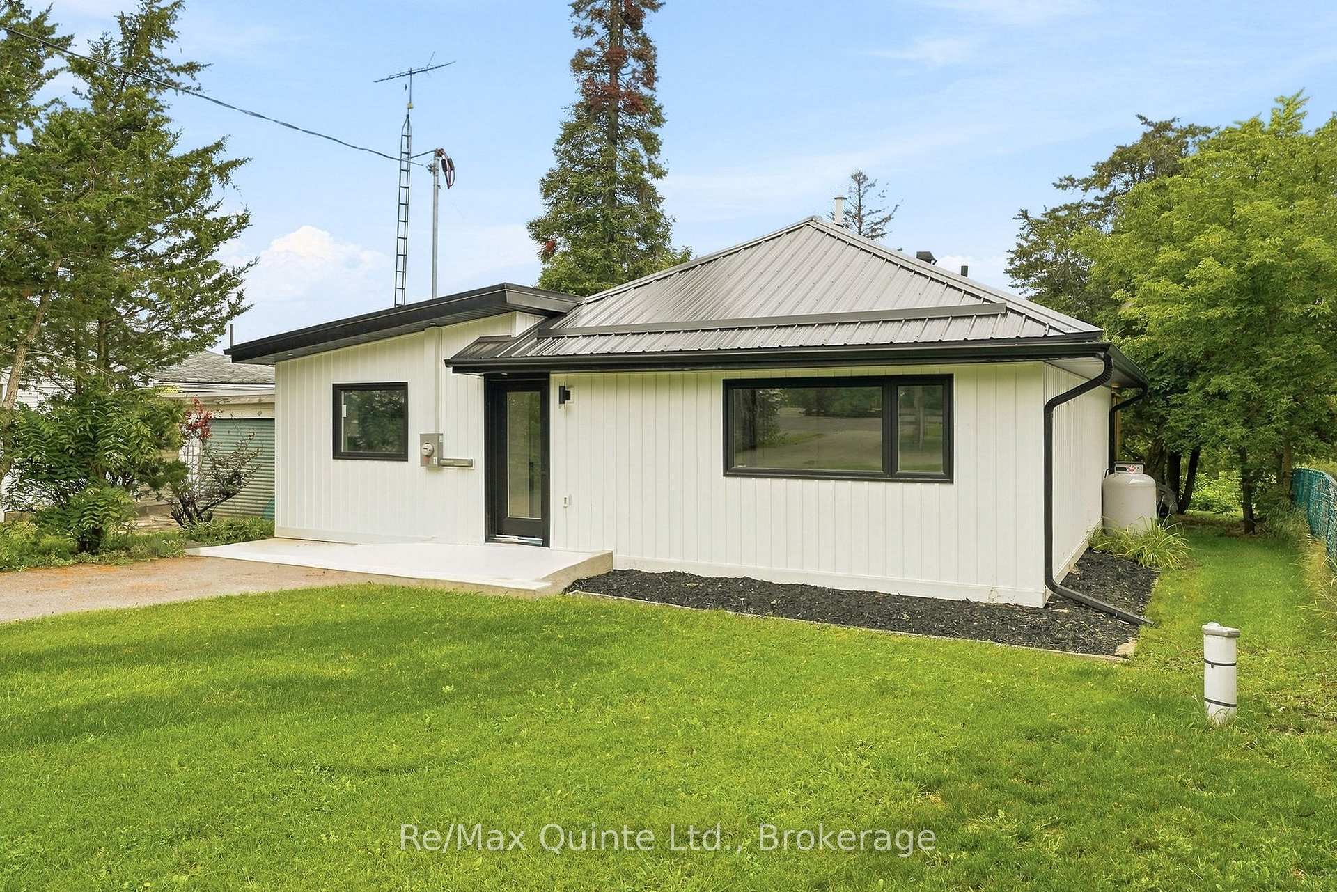 Photo 3 of 417 County Road 28, Prince Edward County, Ameliasburgh — HOMEH