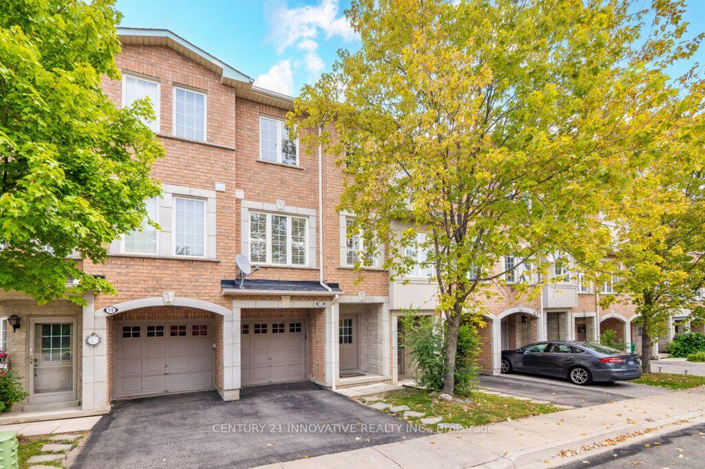 Photo 2 of Unit 13, 3071 Treadwells Drive, Mississauga, Applewood — HOMEH