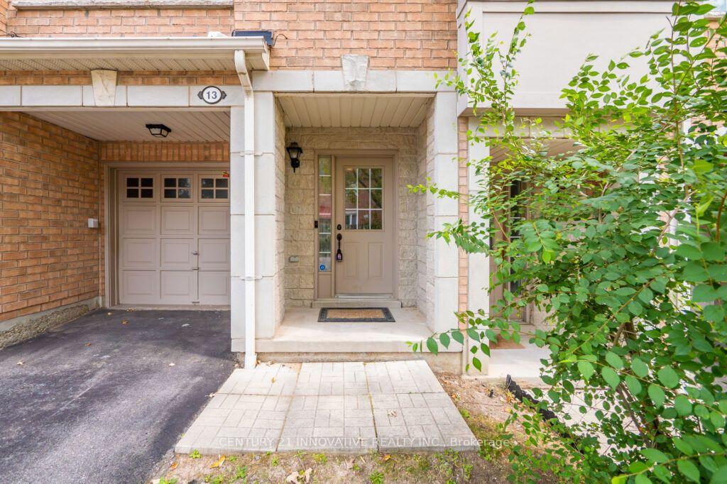Photo 3 of Unit 13, 3071 Treadwells Drive, Mississauga, Applewood — HOMEH
