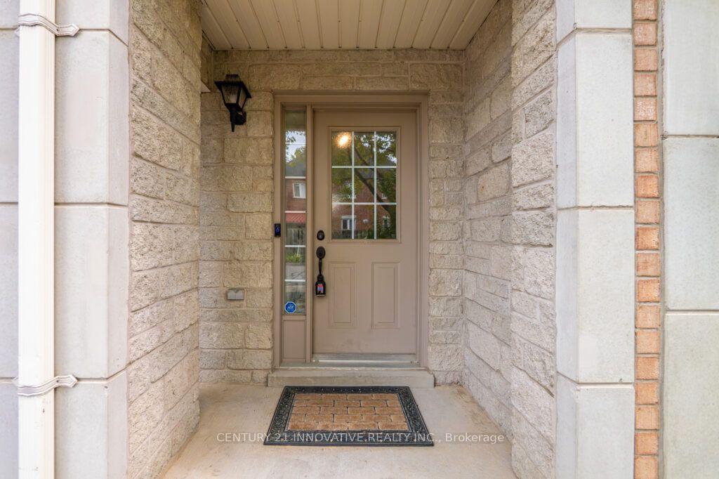 Photo 4 of Unit 13, 3071 Treadwells Drive, Mississauga, Applewood — HOMEH