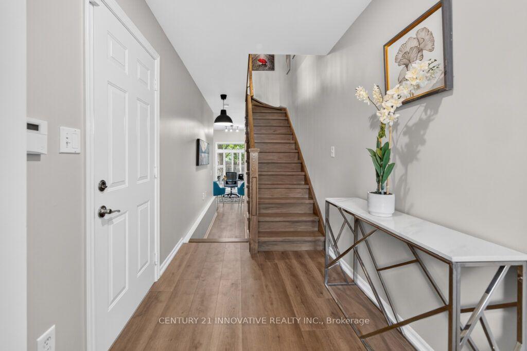 Photo 5 of Unit 13, 3071 Treadwells Drive, Mississauga, Applewood — HOMEH