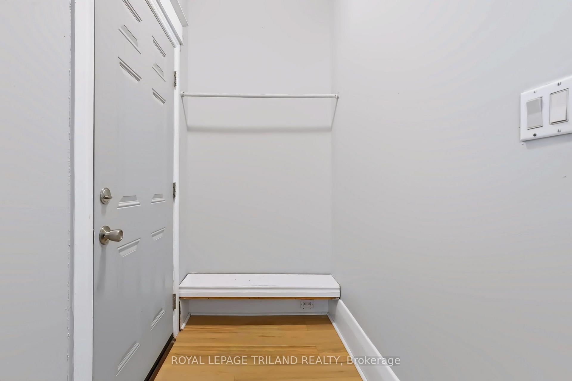 Photo 10 of 136 Adelaide Street N, London, East L — HOMEH