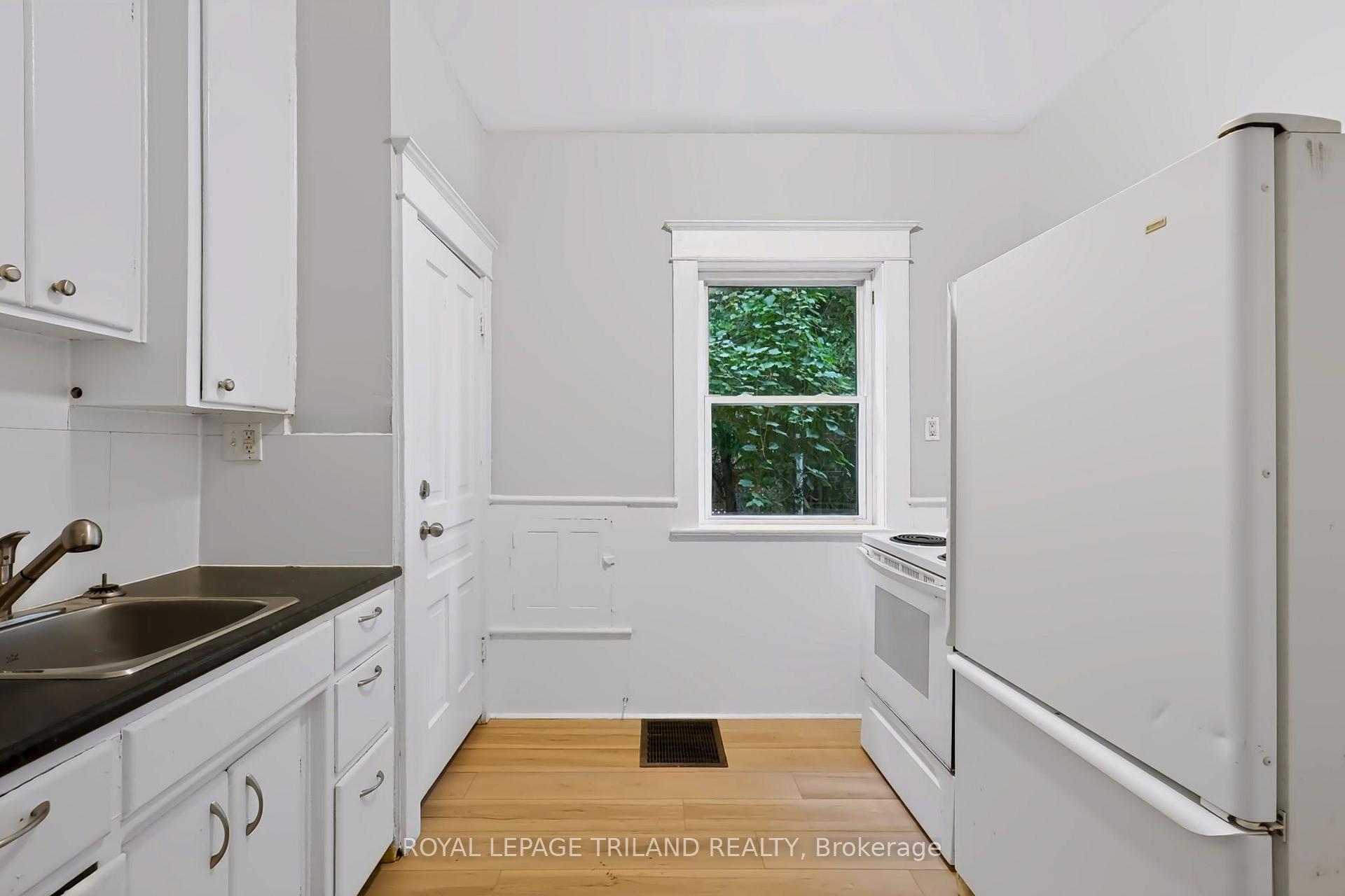 Photo 20 of 136 Adelaide Street N, London, East L — HOMEH