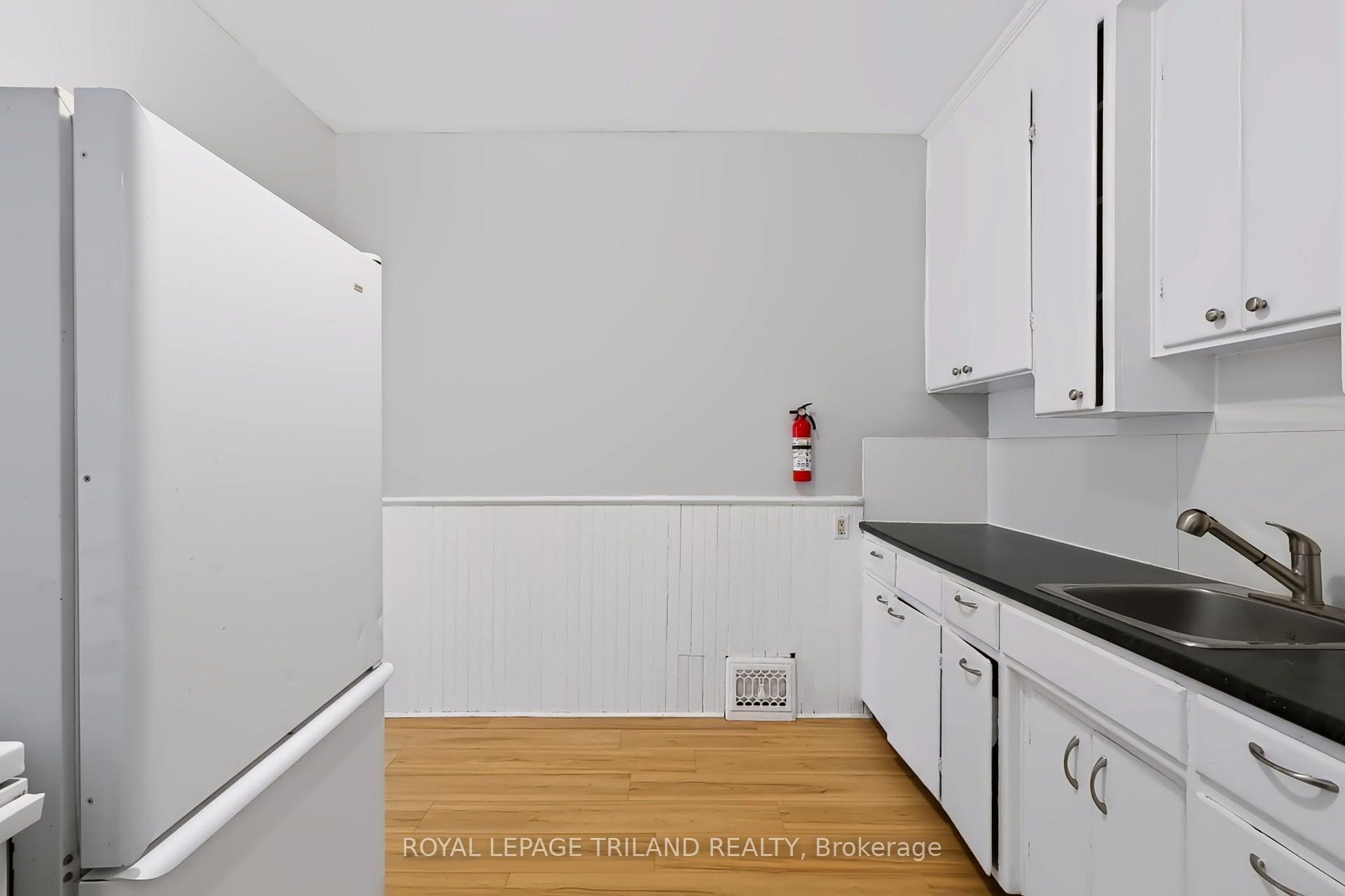 Photo 22 of 136 Adelaide Street N, London, East L — HOMEH