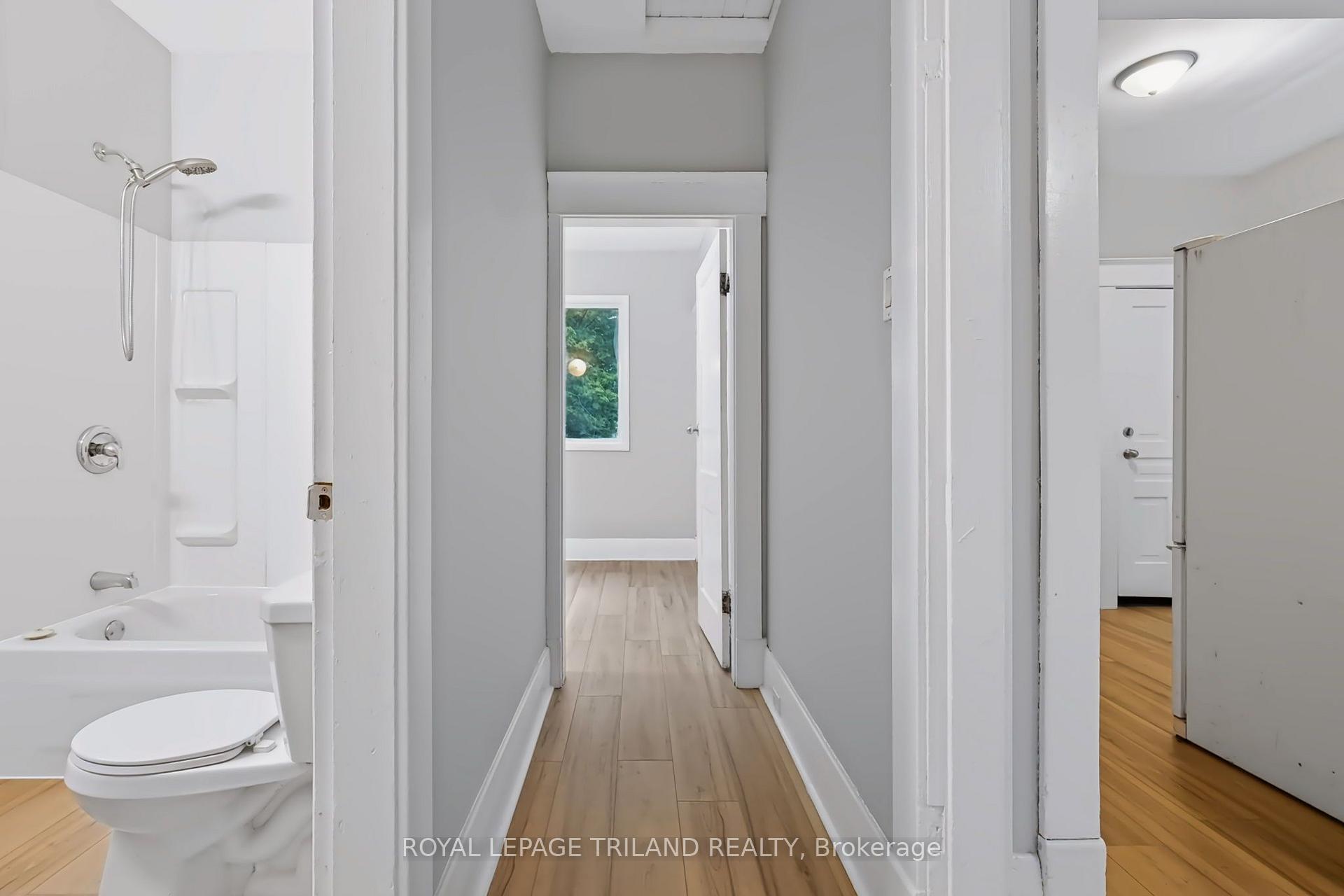 Photo 31 of 136 Adelaide Street N, London, East L — HOMEH