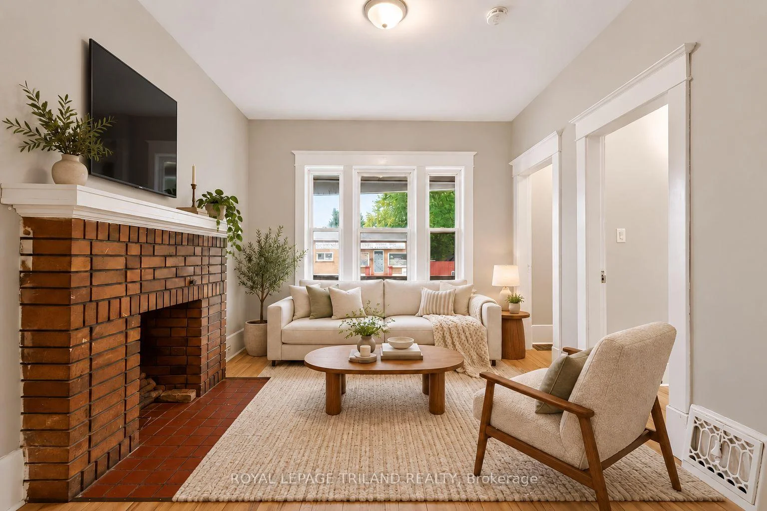 Photo of 136 Adelaide Street N