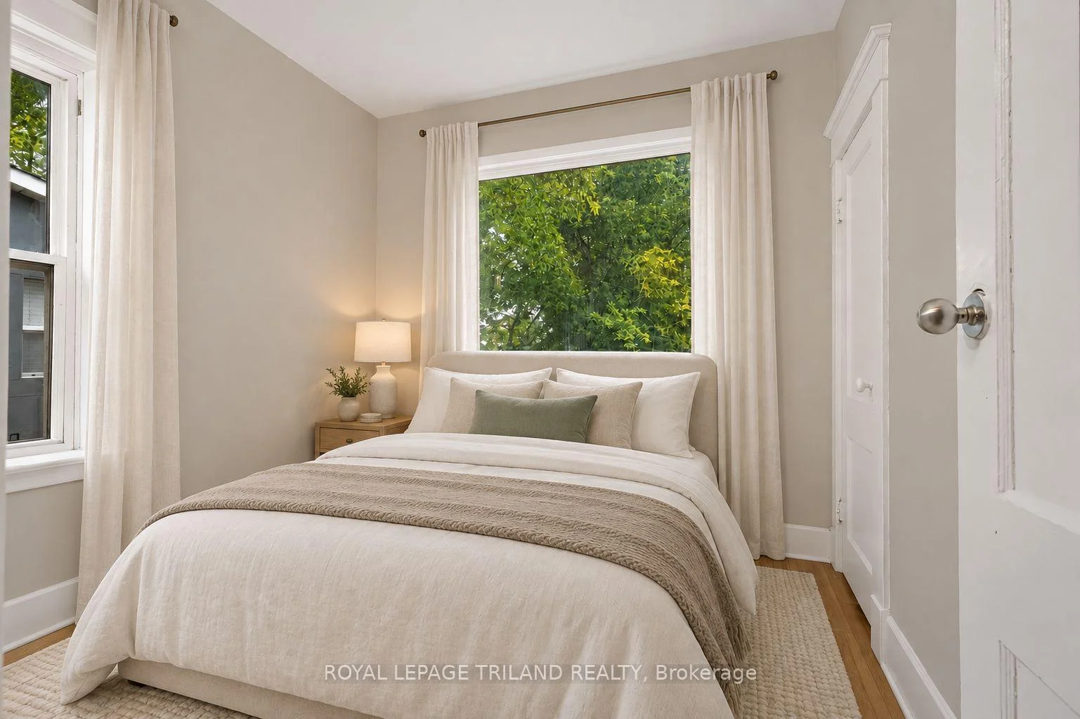 Photo 33 of 136 Adelaide Street N, London, East L — HOMEH
