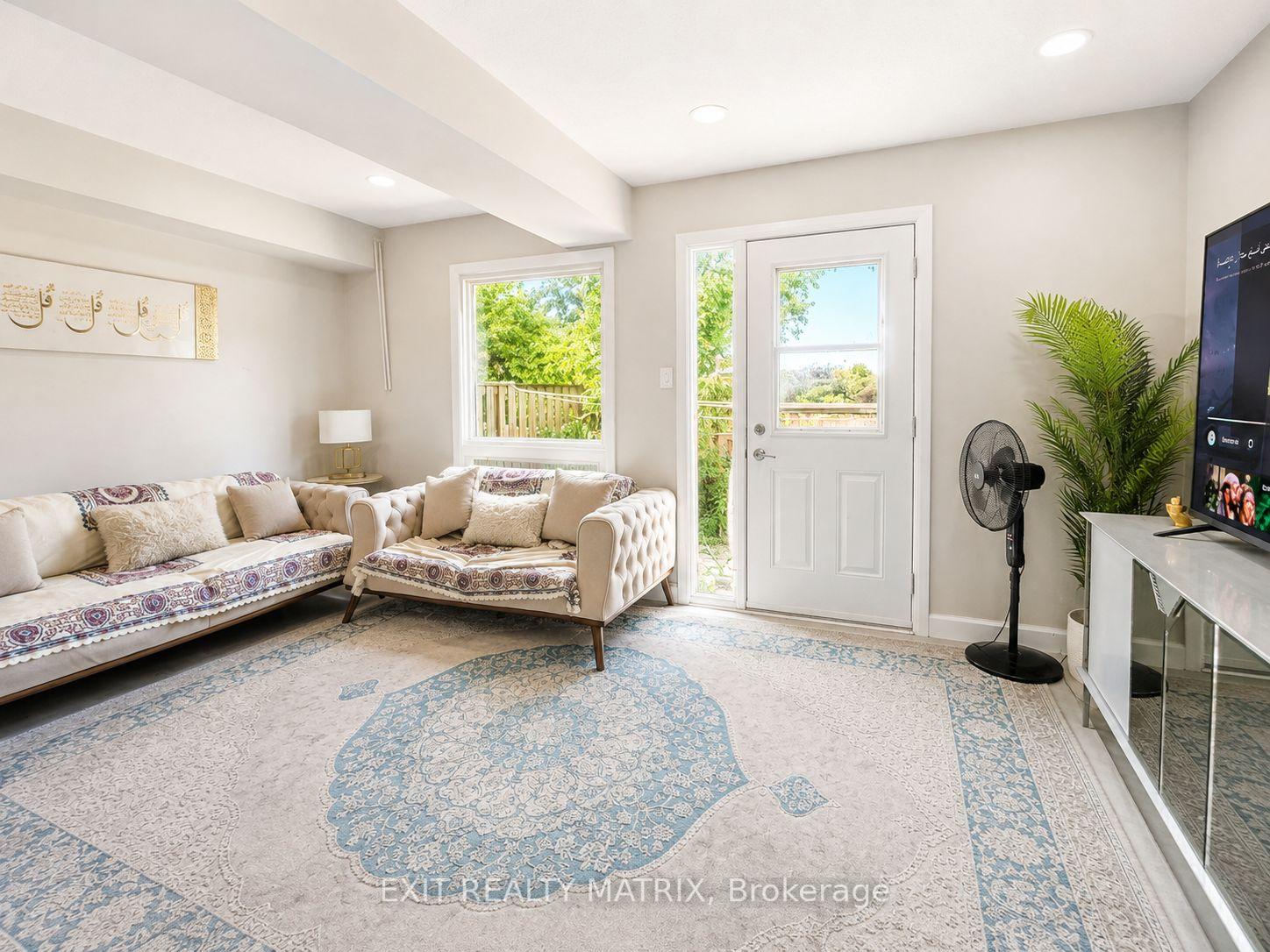 Photo 3 of Unit 31, 67 Angela Private, Ottawa, Heron Gate/Industrial Park — HOMEH
