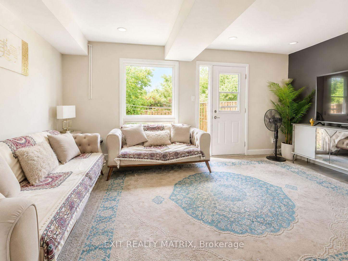 Photo 4 of Unit 31, 67 Angela Private, Ottawa, Heron Gate/Industrial Park — HOMEH