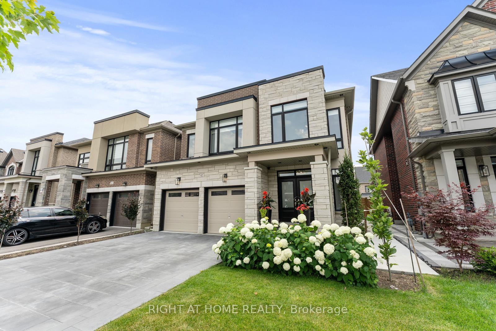 Photo 7 of 42 Alistair Crescent, Vaughan, Kleinburg — HOMEH