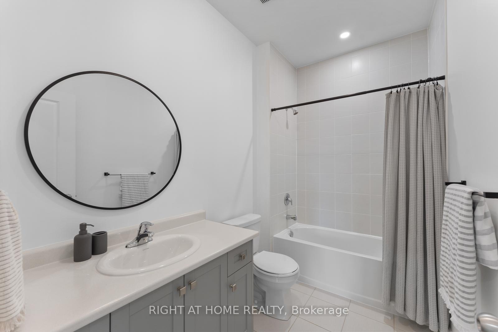 Photo 32 of 42 Alistair Crescent, Vaughan, Kleinburg — HOMEH