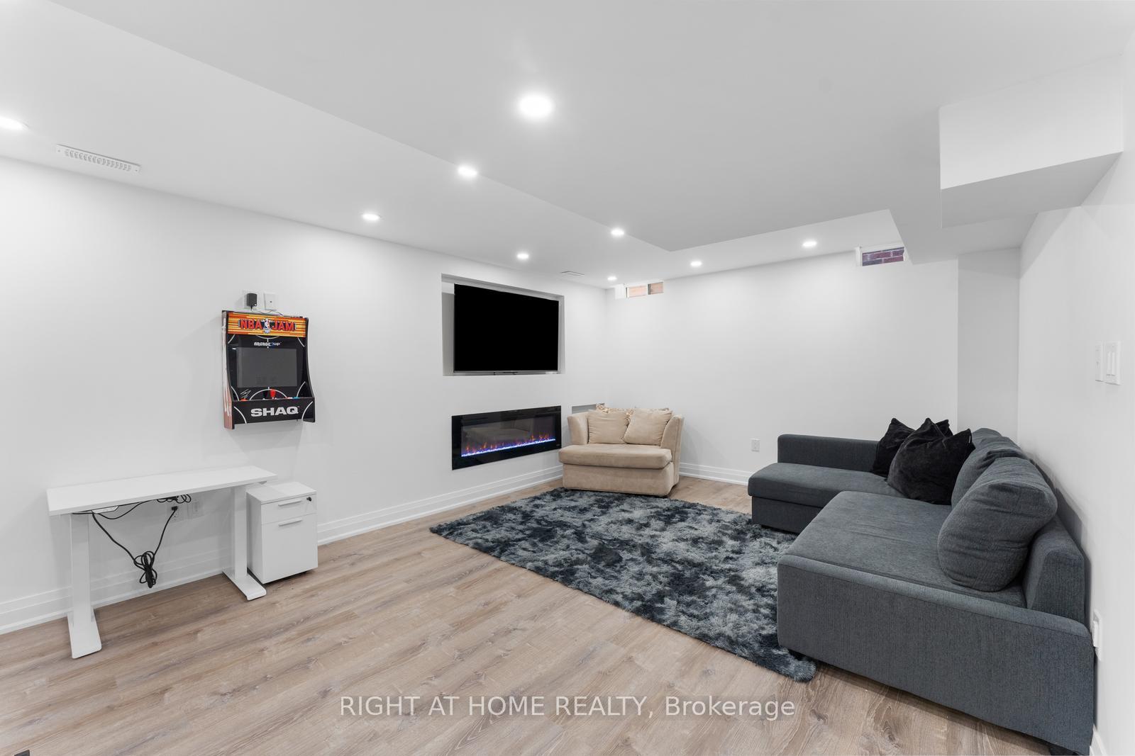 Photo 39 of 42 Alistair Crescent, Vaughan, Kleinburg — HOMEH
