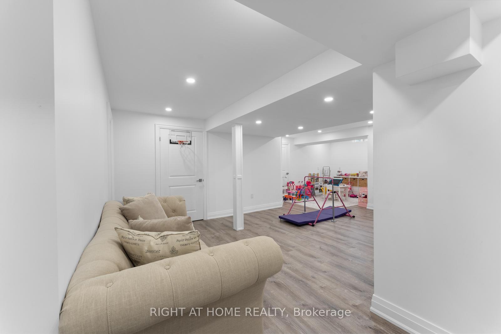 Photo 42 of 42 Alistair Crescent, Vaughan, Kleinburg — HOMEH
