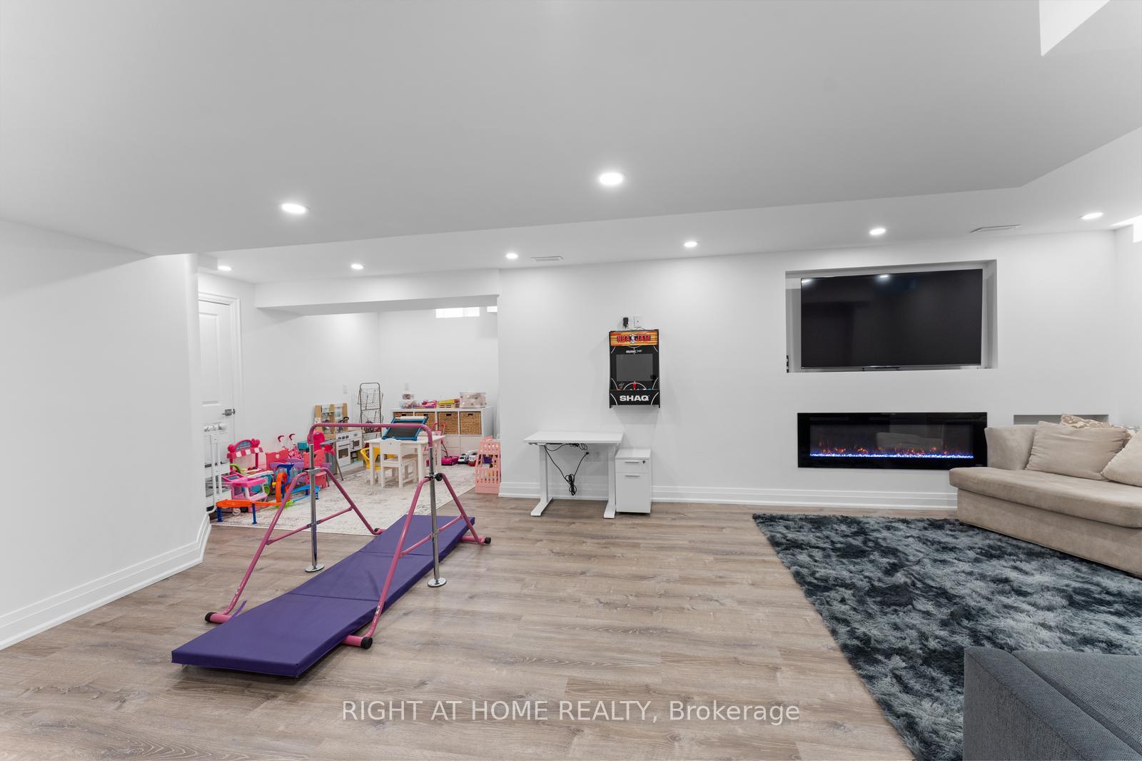 Photo 43 of 42 Alistair Crescent, Vaughan, Kleinburg — HOMEH