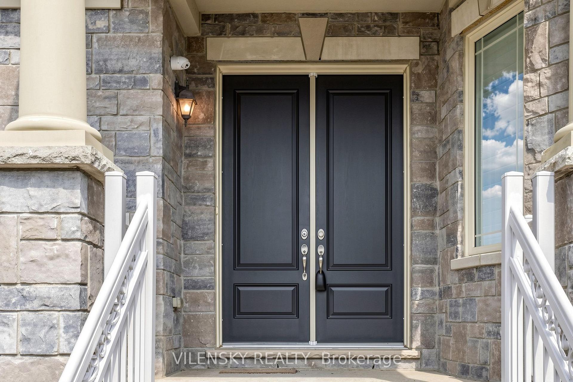 Photo 2 of 95 Chesney Crescent, Vaughan, Kleinburg — HOMEH