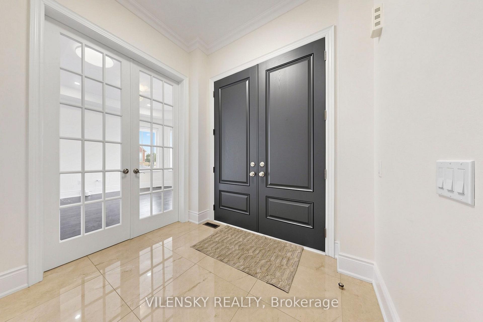 Photo 4 of 95 Chesney Crescent, Vaughan, Kleinburg — HOMEH