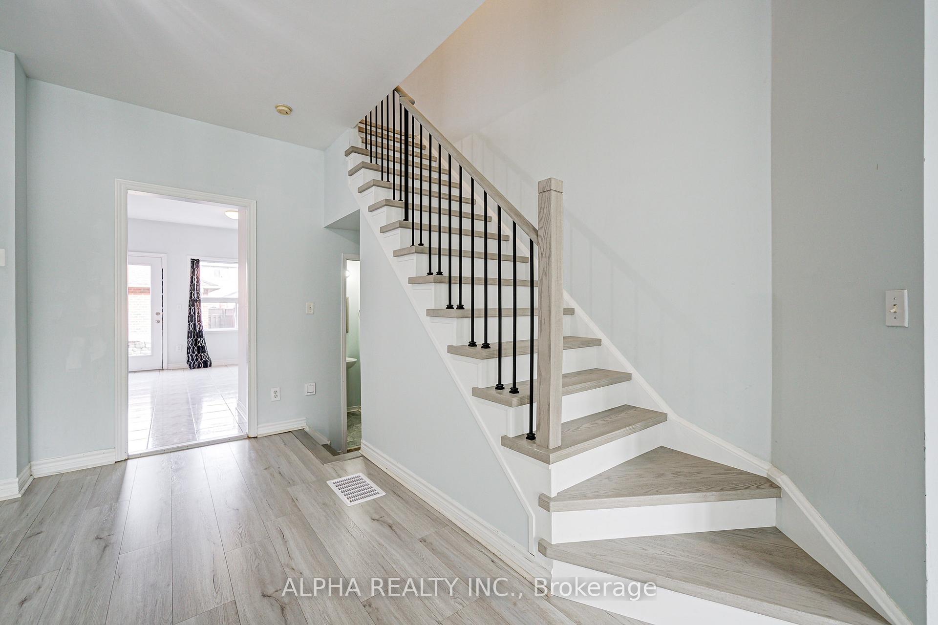 Photo 5 of 188 Bur Oak Avenue, Markham, Berczy — HOMEH