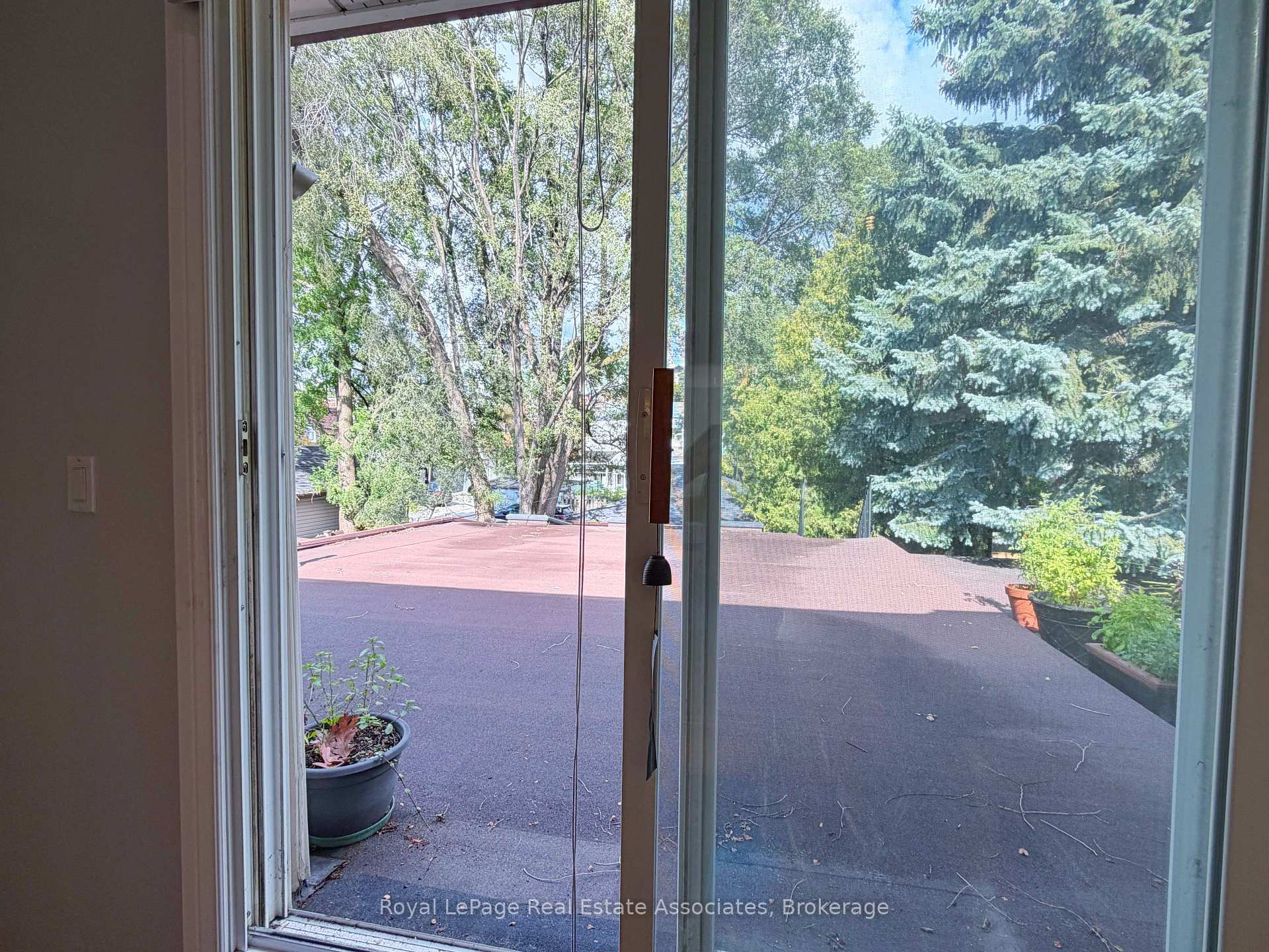 Photo 17 of 157 Glenmore Road, Toronto, Woodbine Corridor — HOMEH