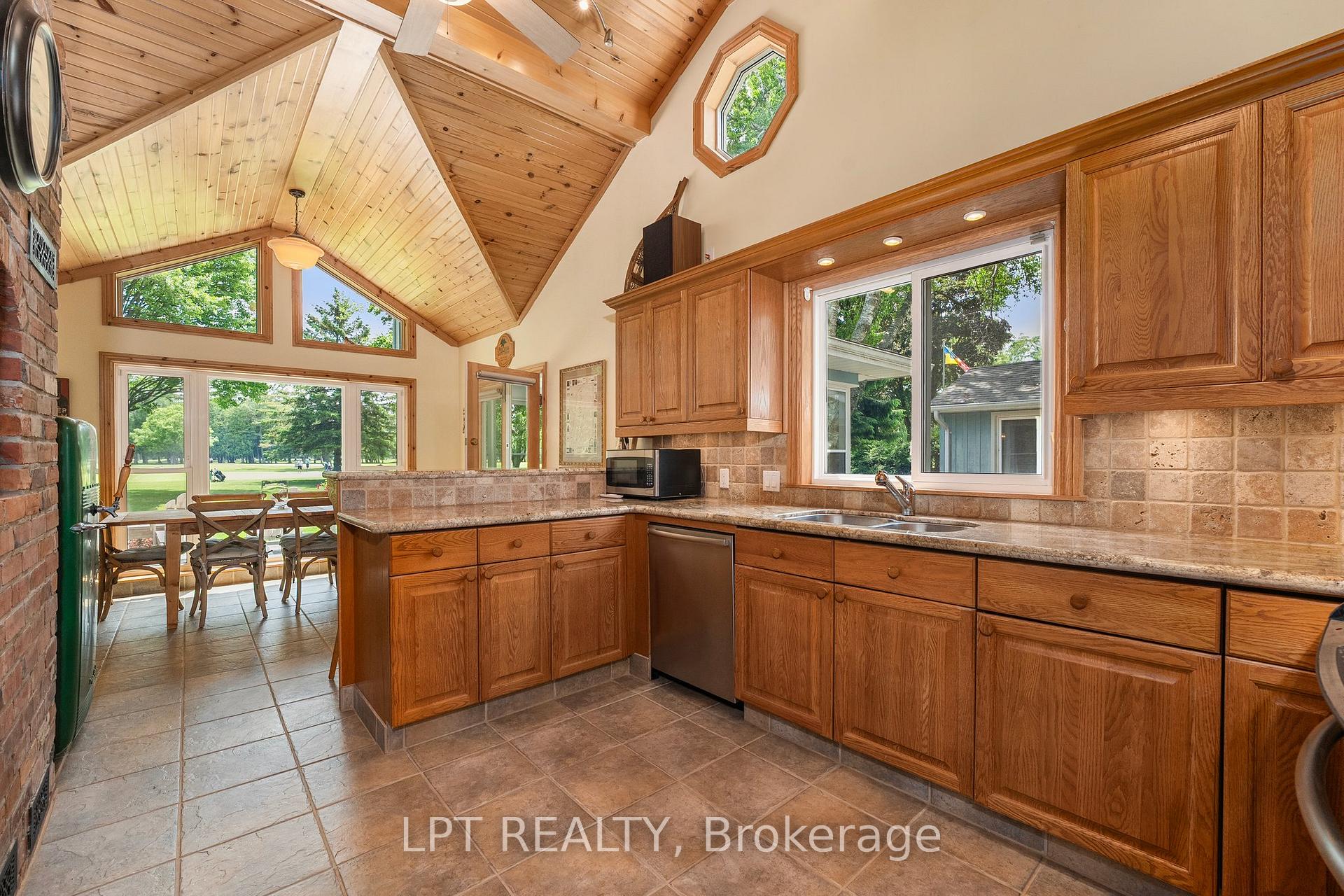 Photo 14 of 101 Hedge Road, Georgina, Sutton & Jackson's Point — HOMEH
