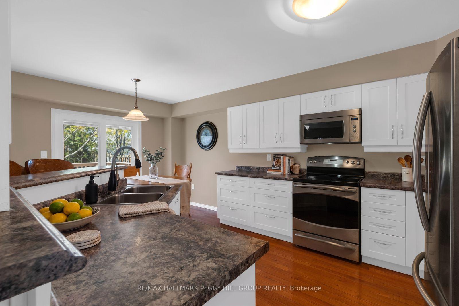 Photo 5 of 168 Wildwood Trail, Barrie, Ardagh — HOMEH