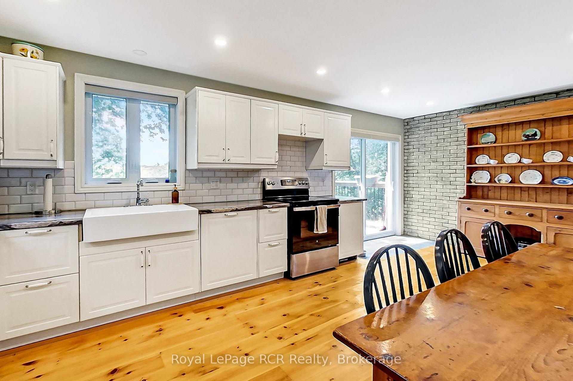 Photo 8 of 440 London Road S, Southgate — HOMEH