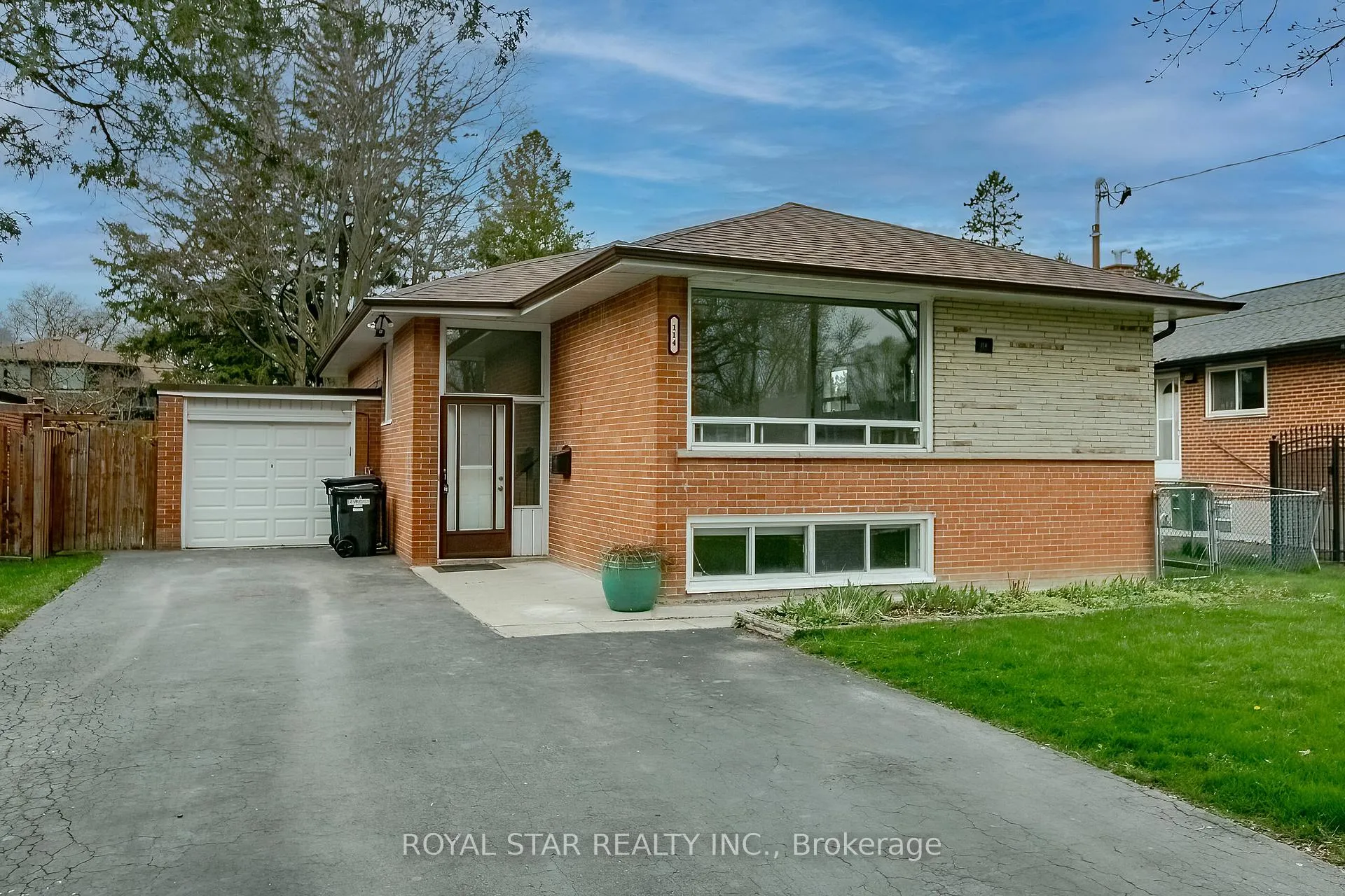 Photo 2 of Unit Upper, 114 Wincott Drive, Etobicoke, Kingsview Village-The Westway — HOMEH
