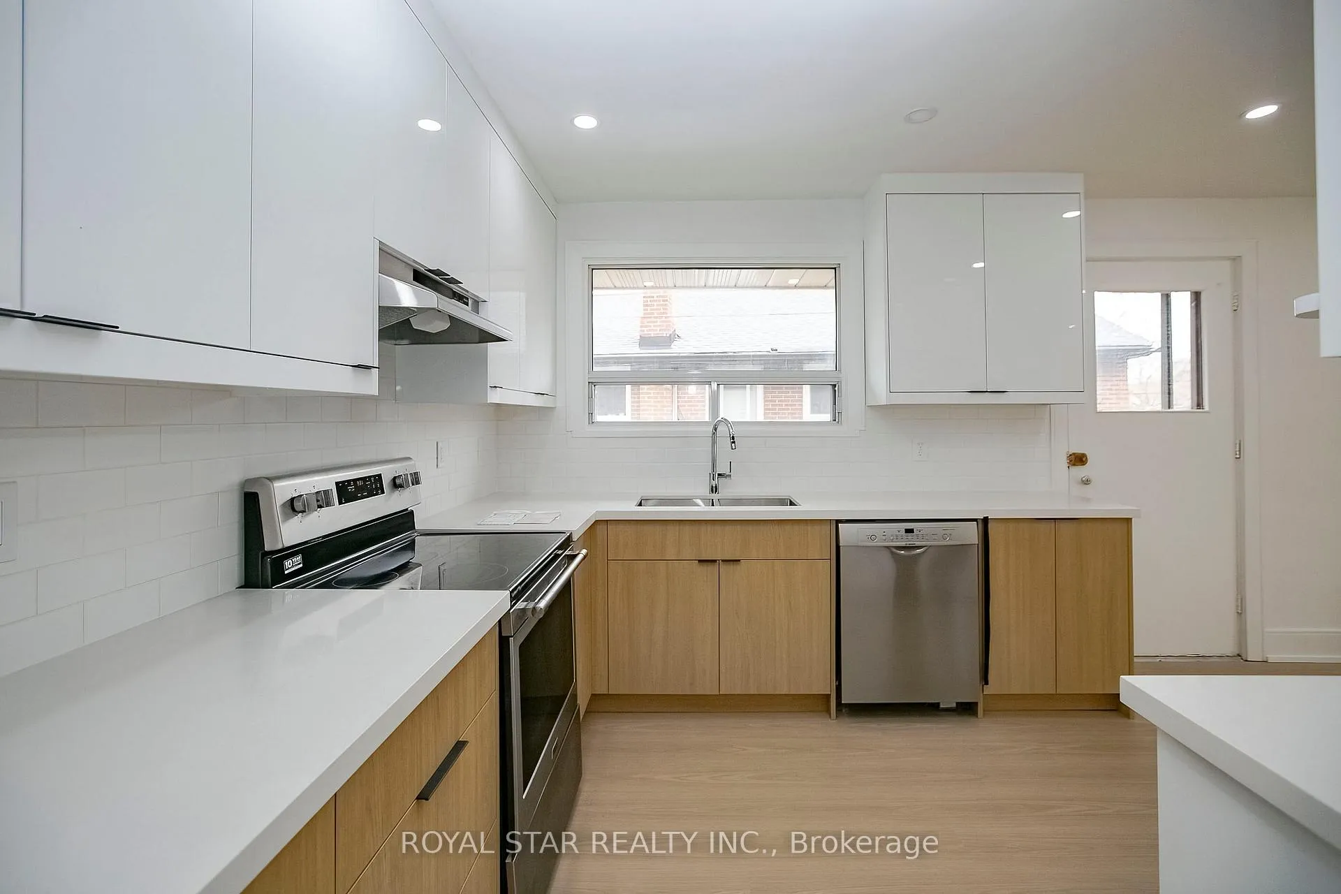 Photo 8 of Unit Upper, 114 Wincott Drive, Etobicoke, Kingsview Village-The Westway — HOMEH